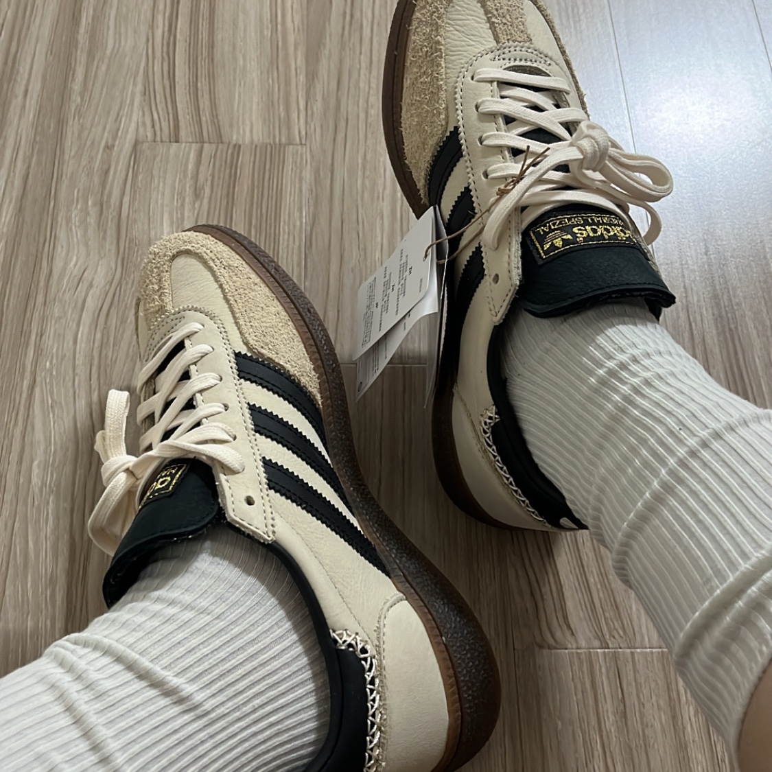 (W) Adidas Spezial Handball Wonder White Core Black 착용 스타일