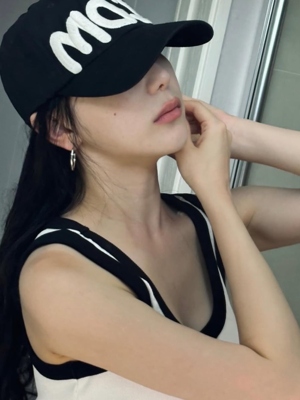 [KREAM 단독] Sebs. x Nick Gear Big Flower Denim Ball Cap, [KREAM 단독] Sebs. x Nick Gear Flower Corduroy Black Ball Cap 착용 스타일 - 4