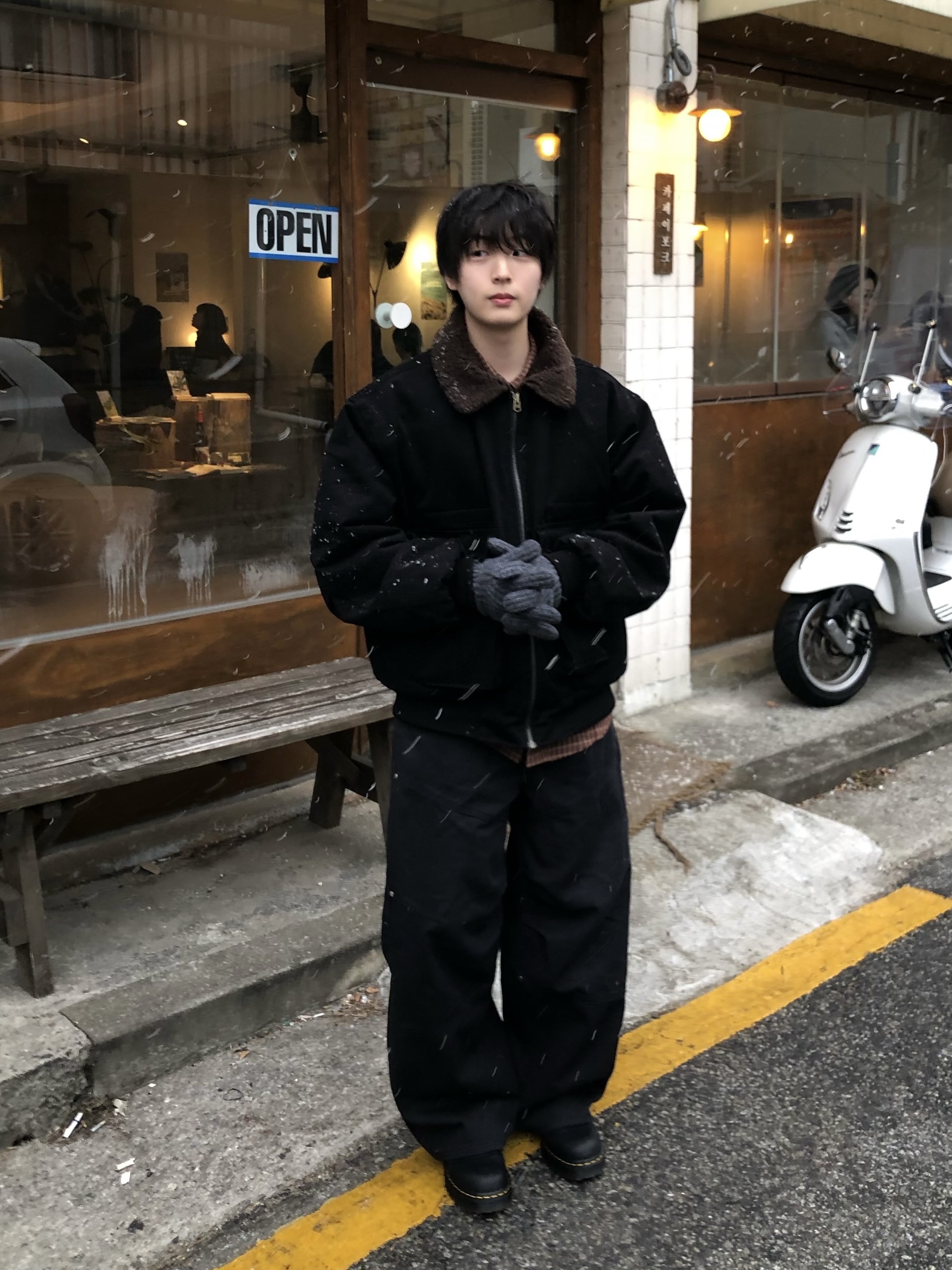 Dr. Martens x Thisisneverthat 1461 Waxed Full Grain Black 착용 스타일 - 1