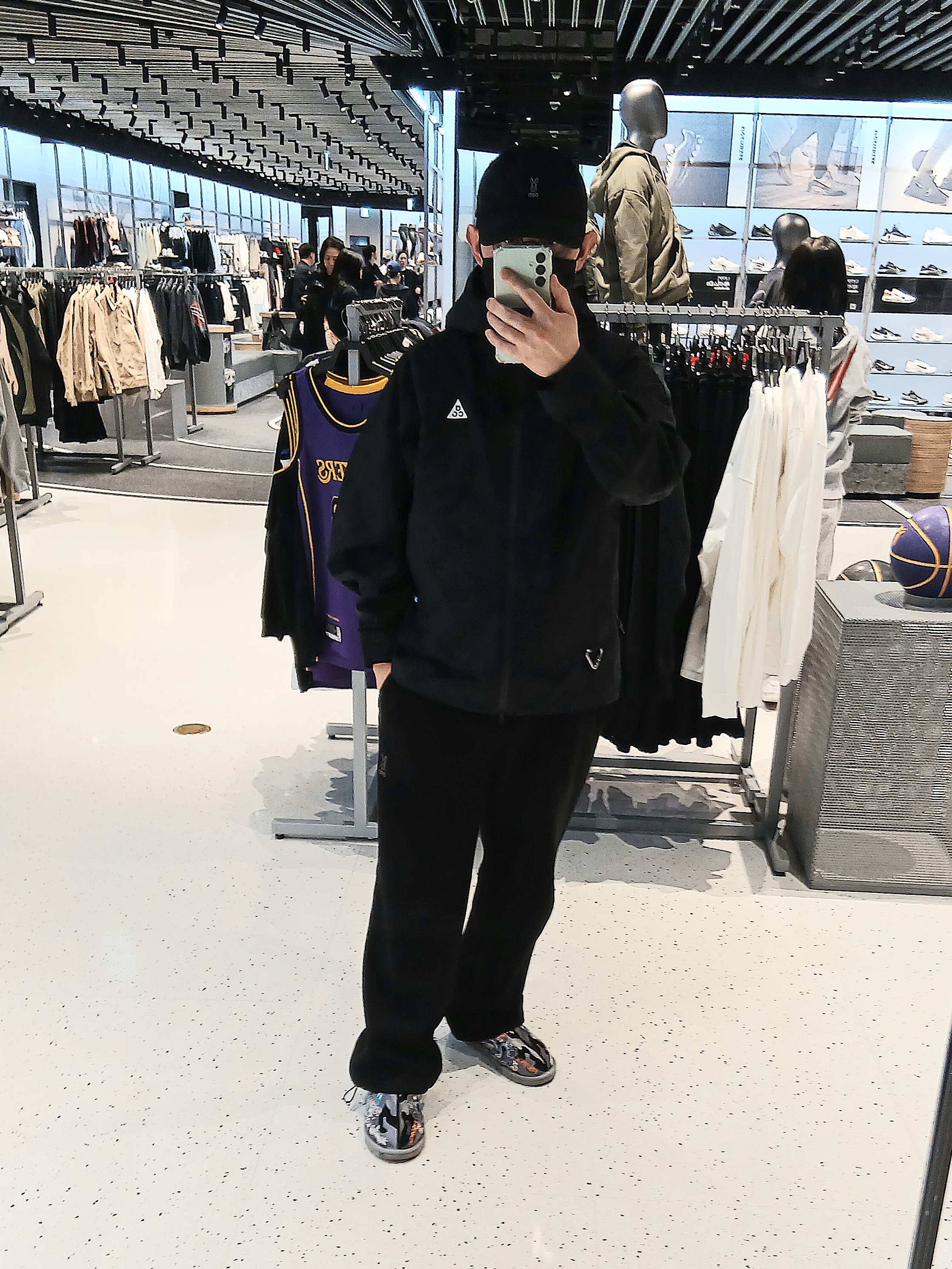 Nike ACG Morpho Storm-Fit ADV Rain Jacket Black - Asia, UGG x Palace Tasman Slipper Black Camo 착용 스타일 - 4