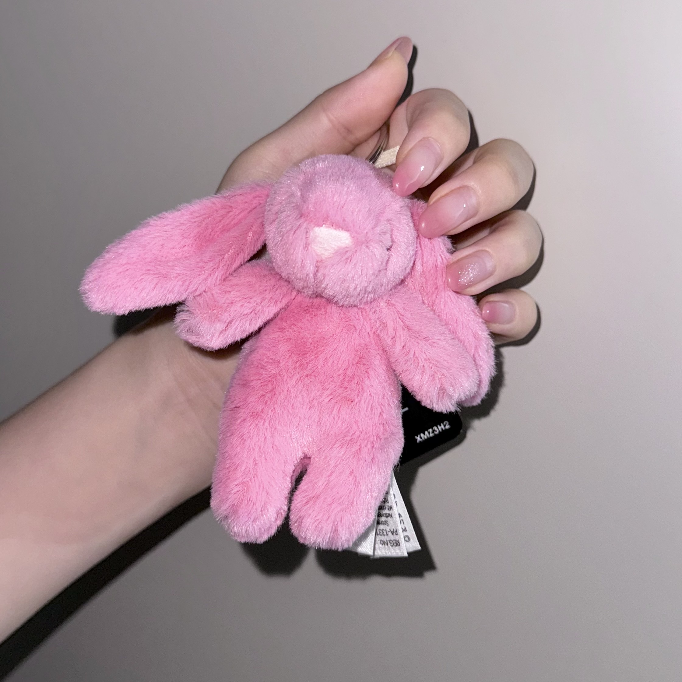 Jellycat Bashful Bunny Bag Charm Pink 착용 스타일