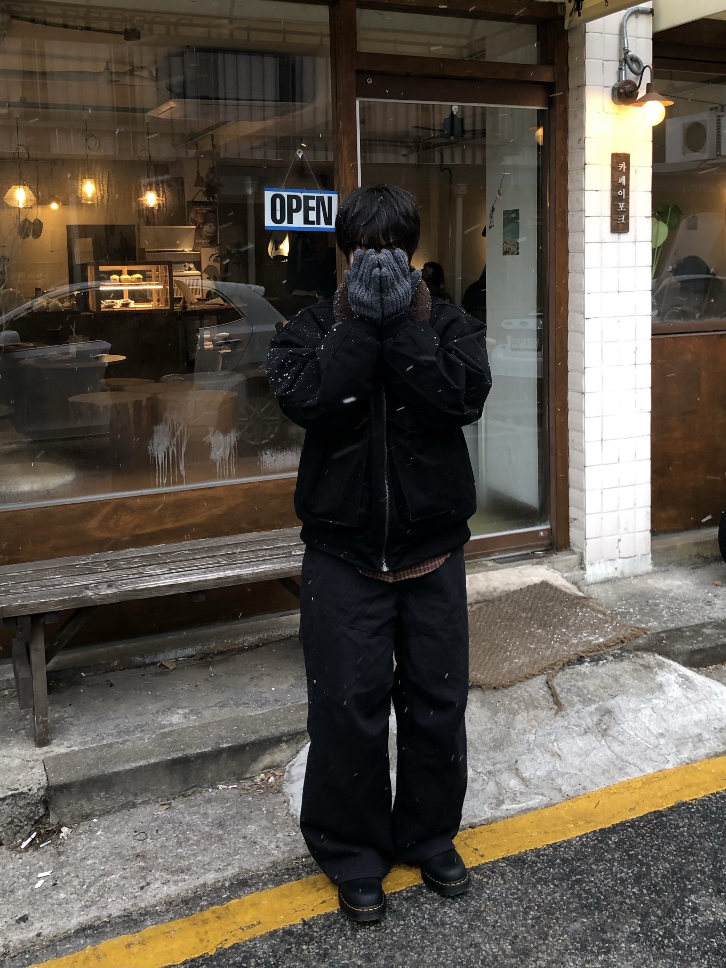 Dr. Martens x Thisisneverthat 1461 Waxed Full Grain Black 착용 스타일 - 3