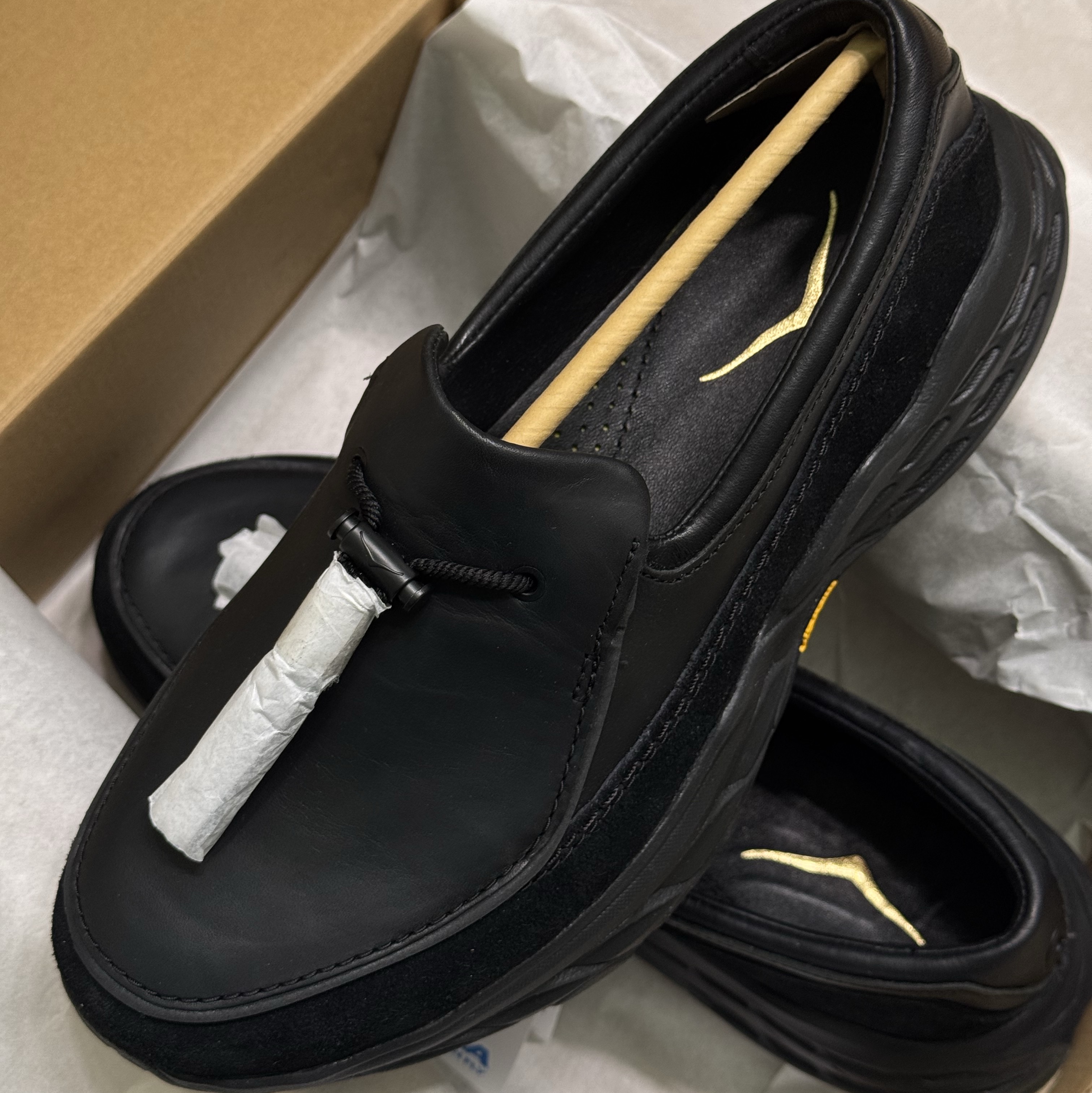 Hoka Speed Loafer Black 착용 스타일