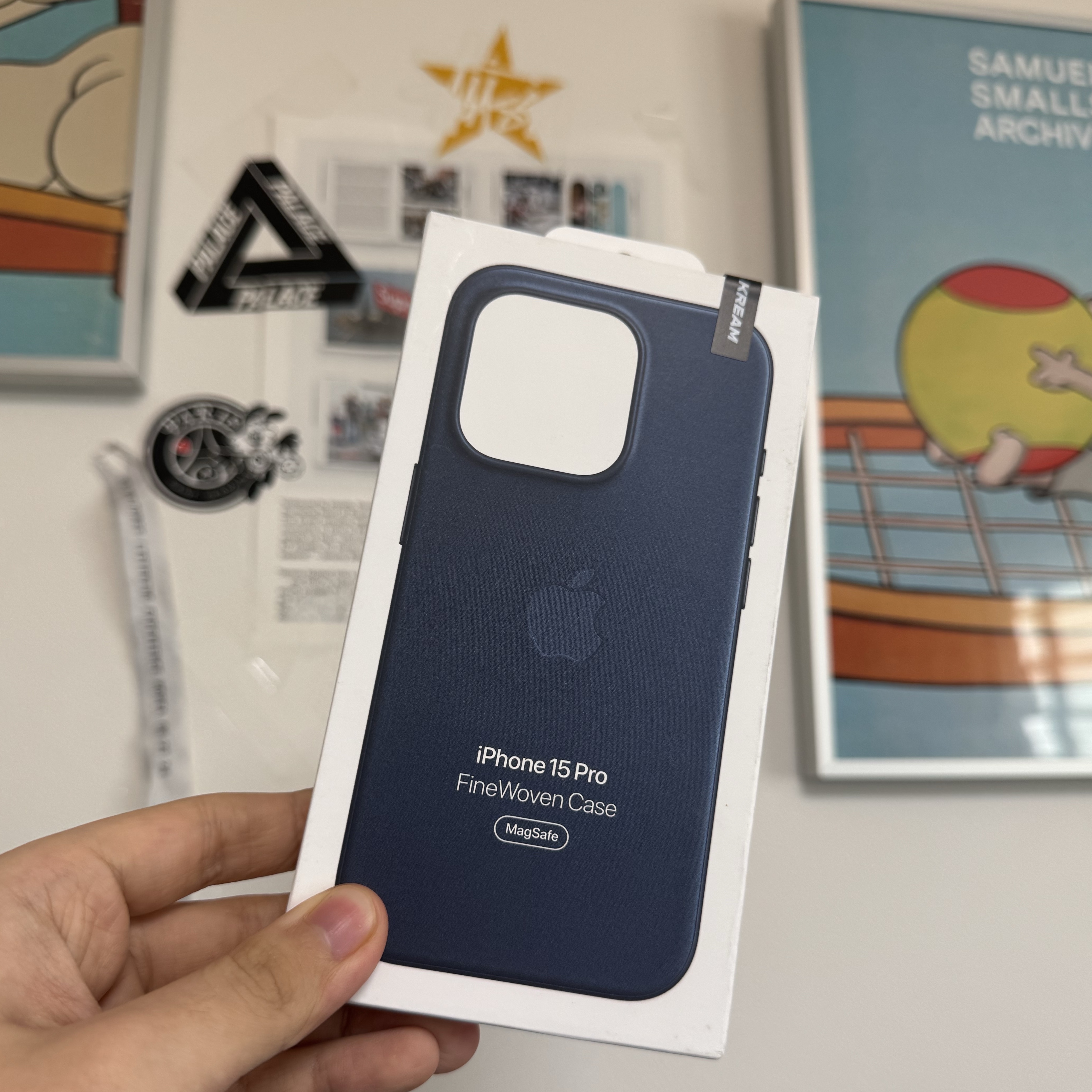 Apple iPhone 15 FineWoven Case with MagSafe Pacific Blue 착용 스타일