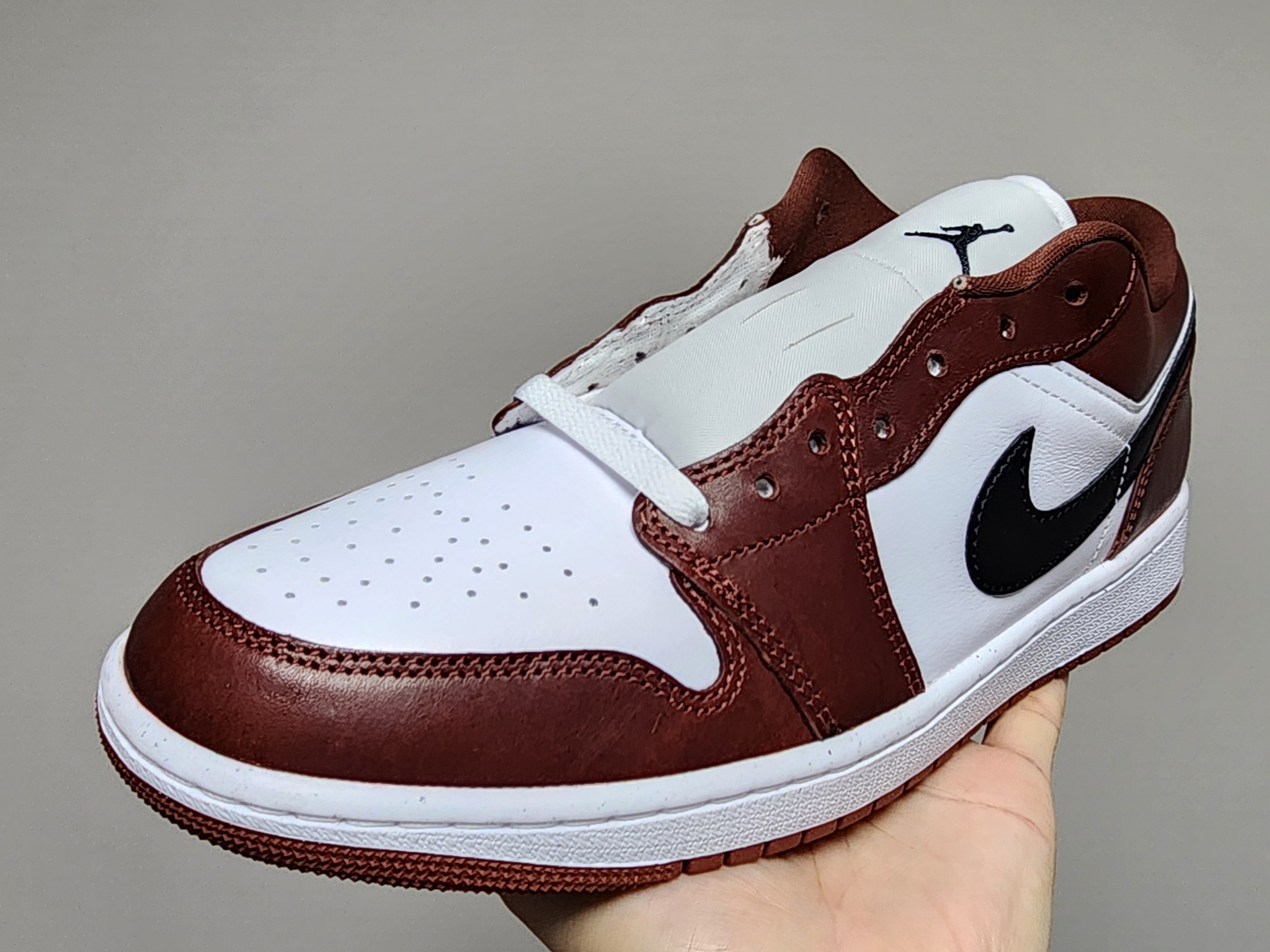 Jordan 1 Low SE Dark Pony Black 착용 스타일