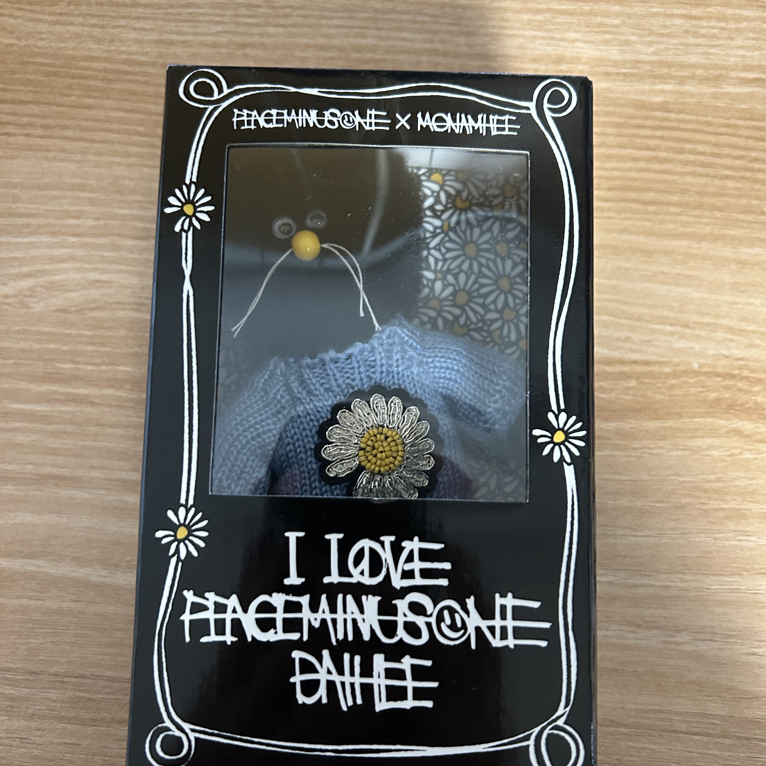 Monamhee x Peaceminusone Daihee Plush Keyring 착용 스타일
