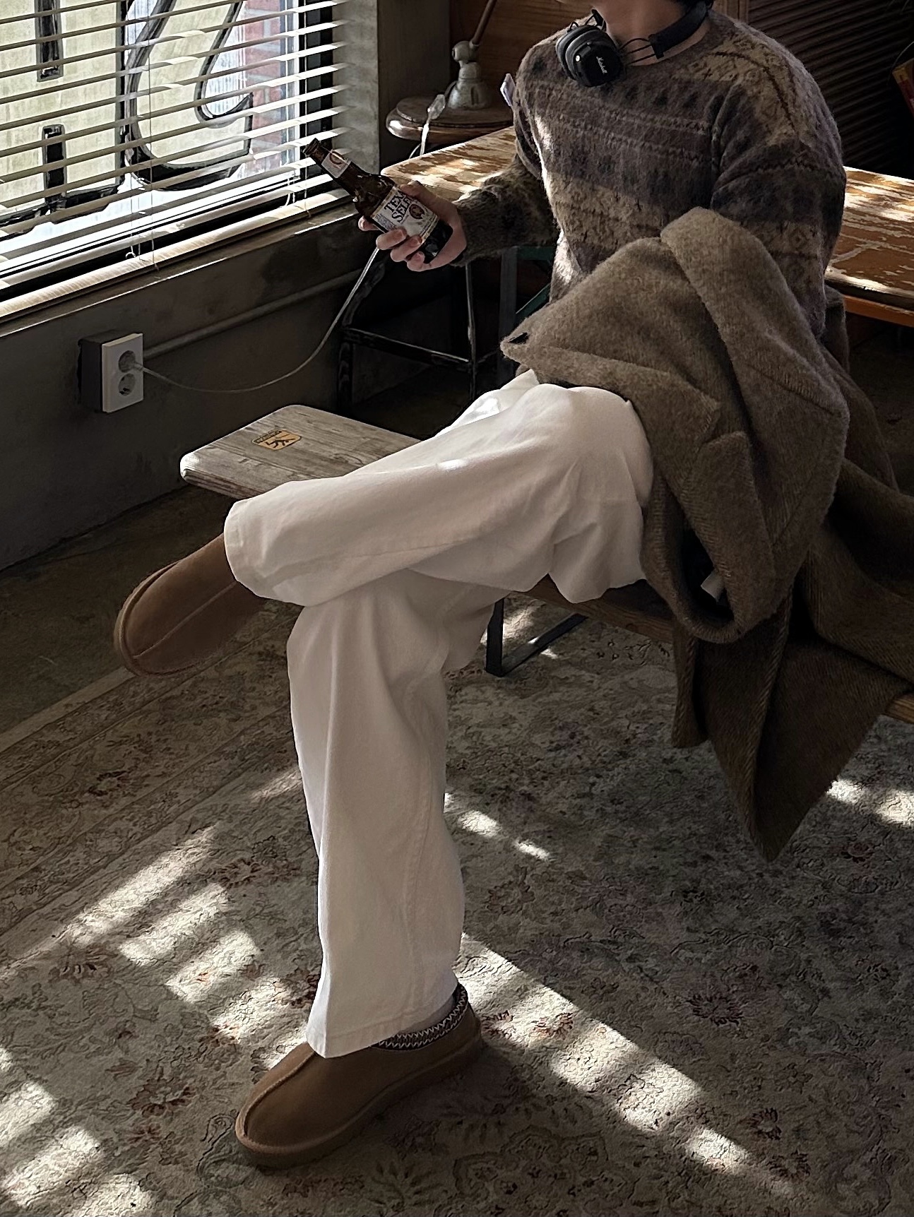 UGG Tasman Slipper Chestnut, Millo Archive Reflect Curved Pants Off White 착용 스타일 - 3