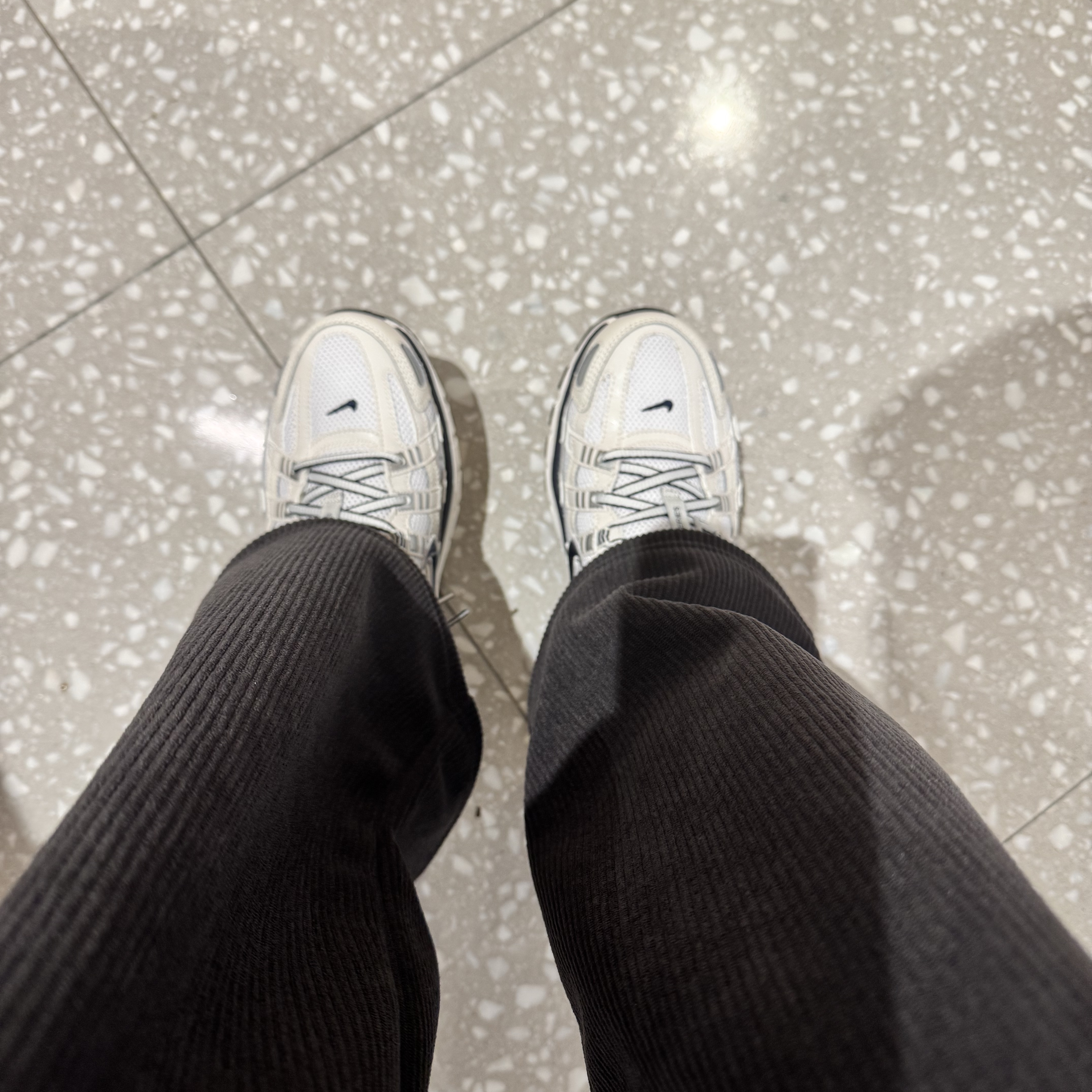 Nike P-6000 Phantom Summit White 착용 스타일 - 1