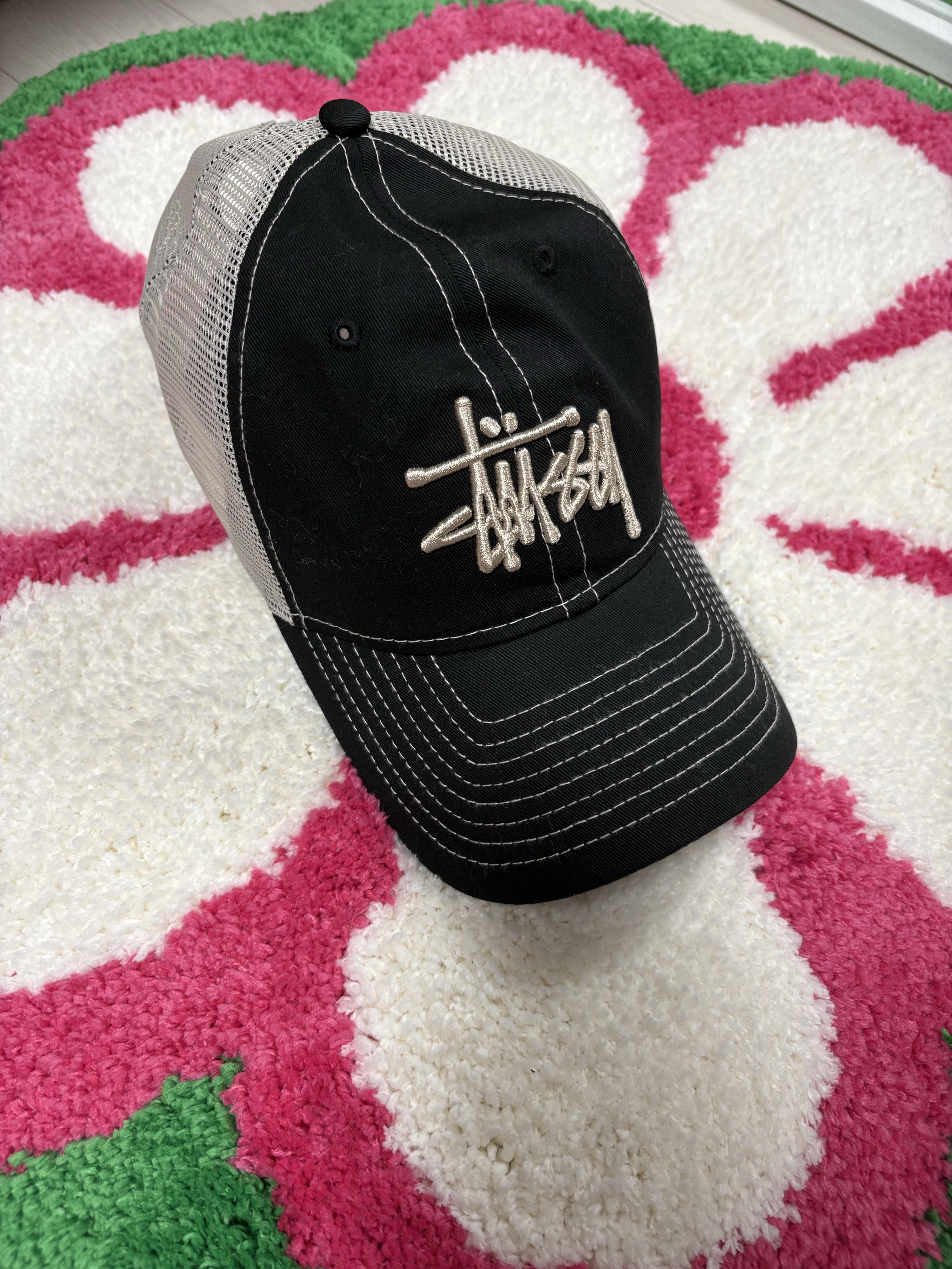 Stussy New Era 9twenty Basic Trucker Shade Black 착용 스타일