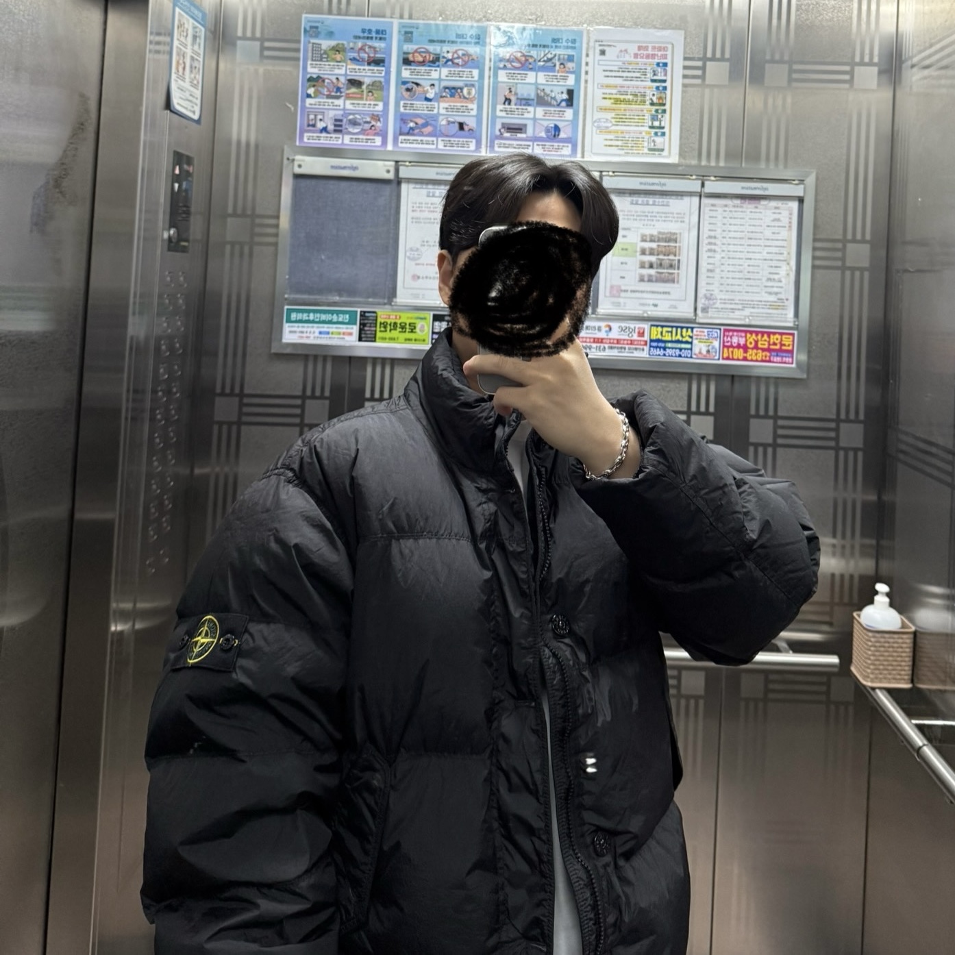 Stone Island 40123 Garment Dyed Crinkle Reps R-NY Down Jacket Black - 24FW 착용 스타일