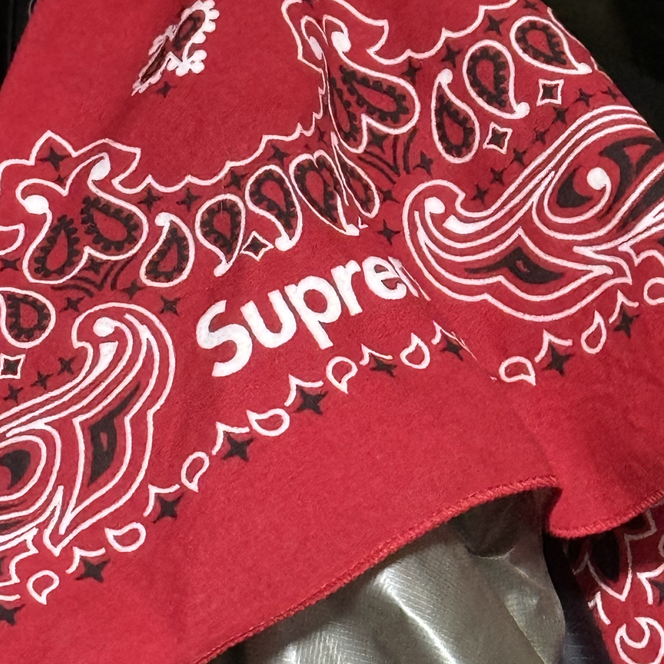 Supreme Hav-A-Hank Bandanas Multicolor (Set of 3) - 24SS 착용 스타일