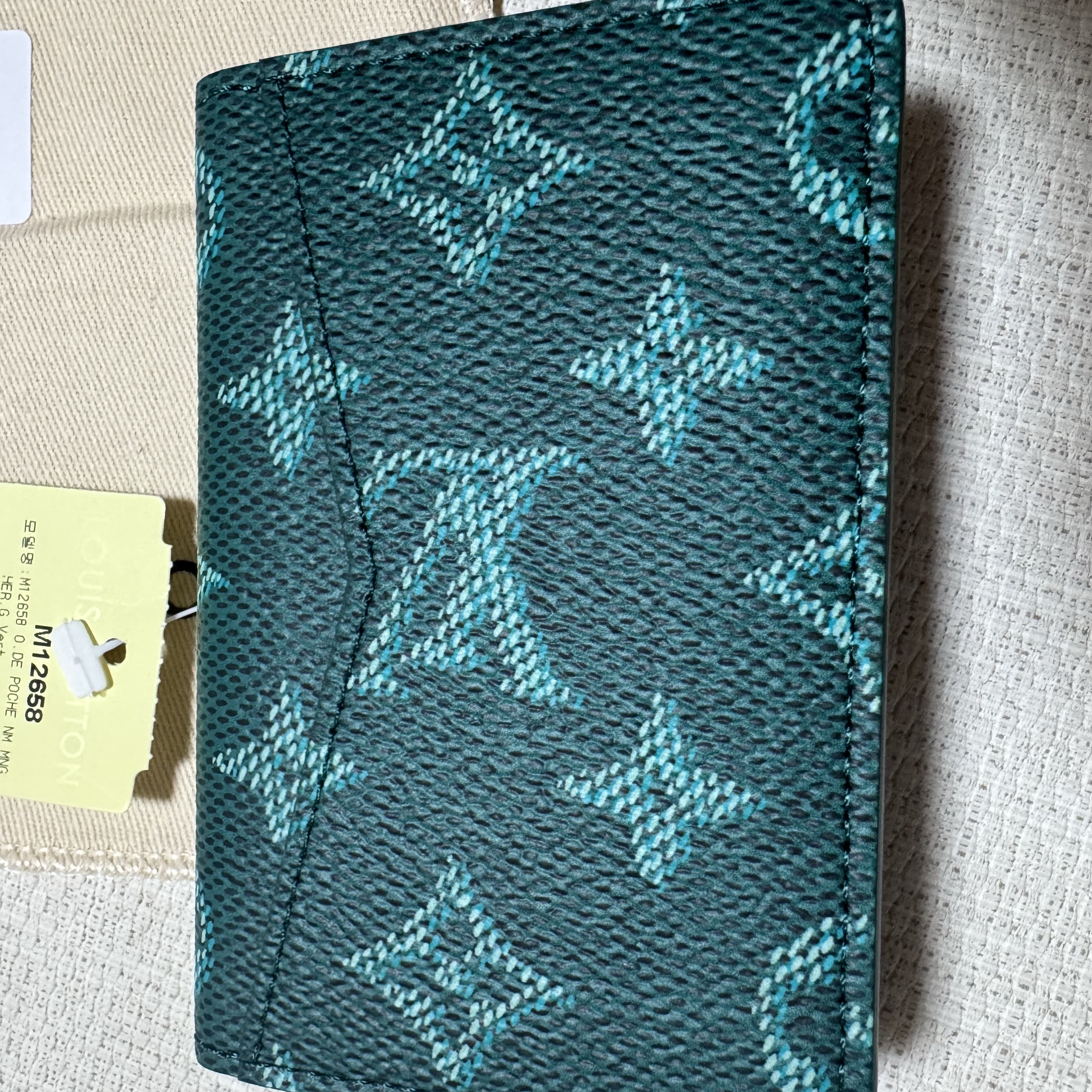 Louis Vuitton Pocket Organizer Vert 착용 스타일 - 5