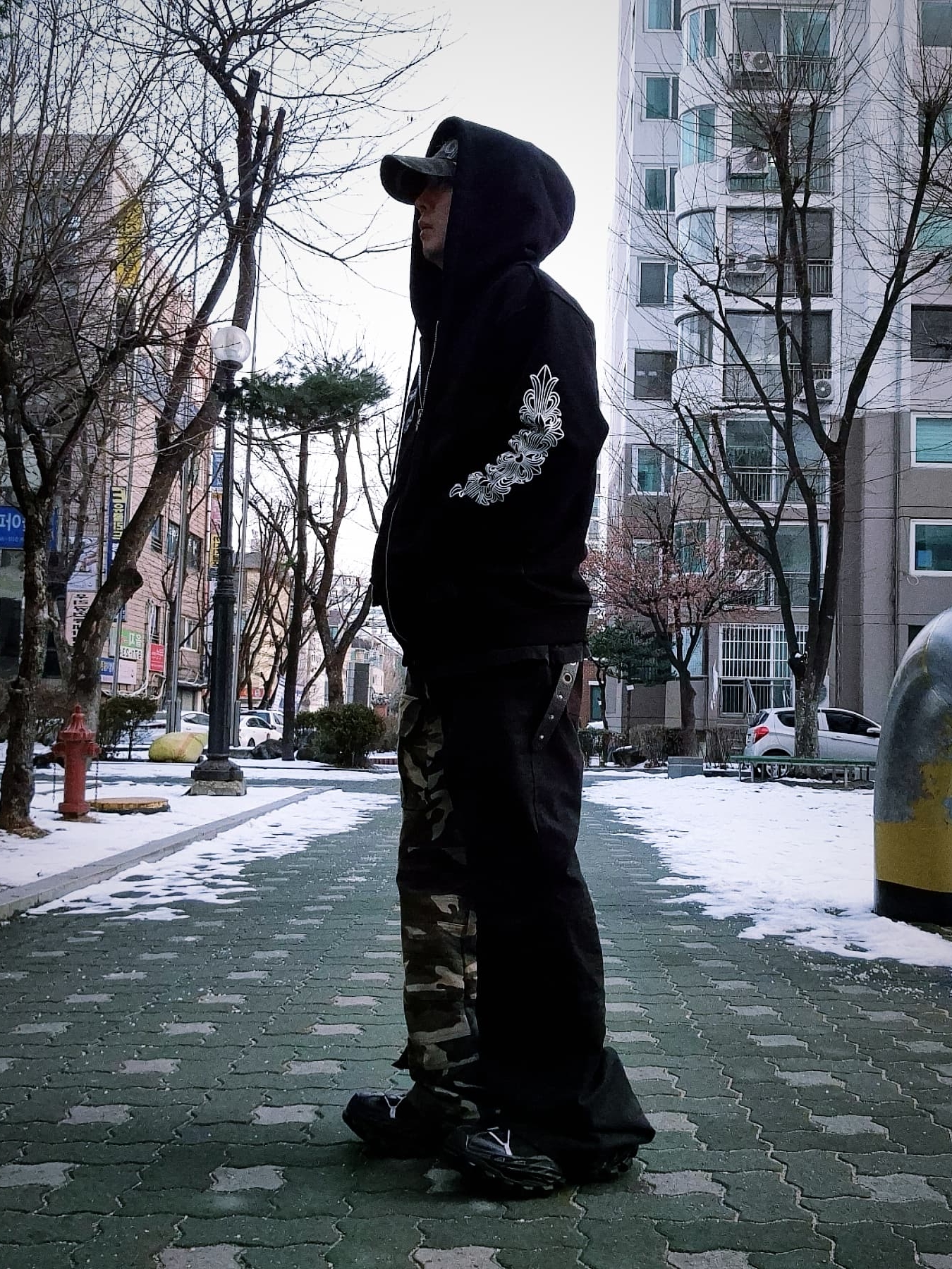 Balenciaga Hike Sneaker Black, Chrome Hearts Horseshoe Floral Fleece Zip-Up Hoodie Black 착용 스타일 - 5