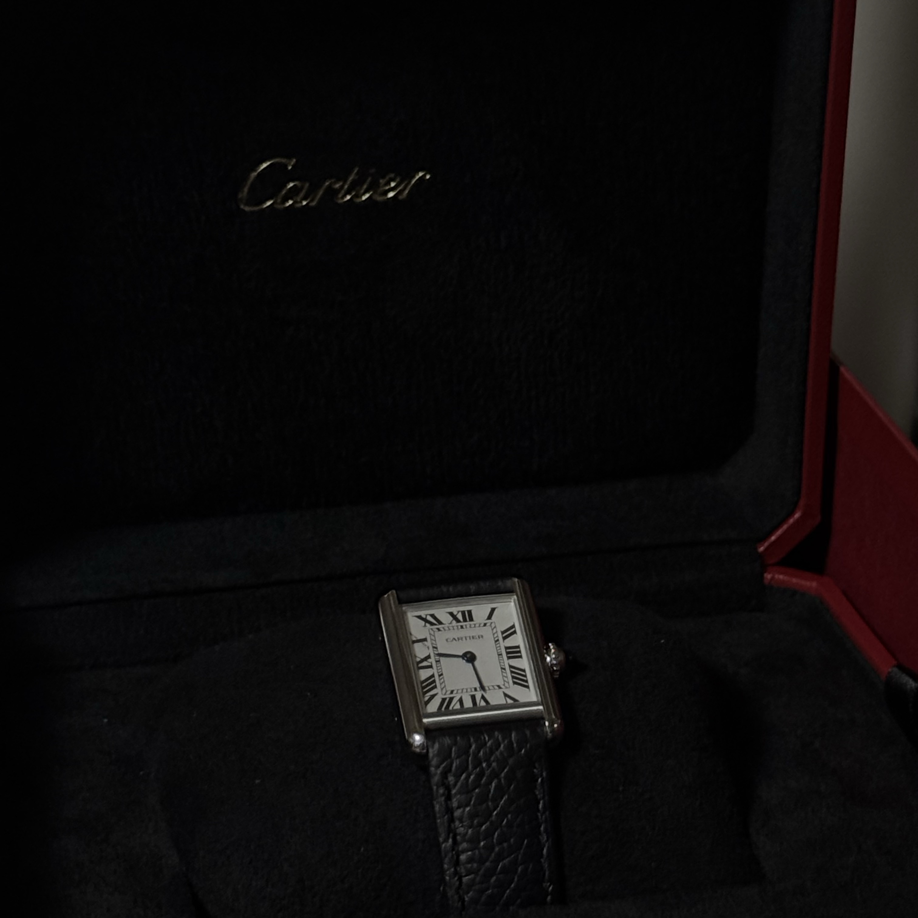 Cartier Tank Must Watch Small Quartz Steel Calfskin Black 착용 스타일