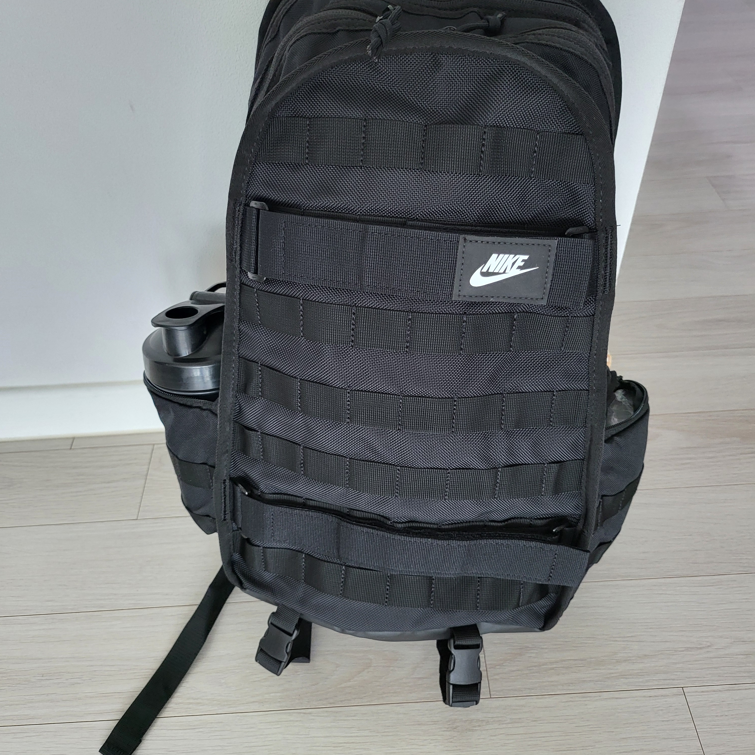 Nike NSW RPM Backpack 26L Black White 착용 스타일