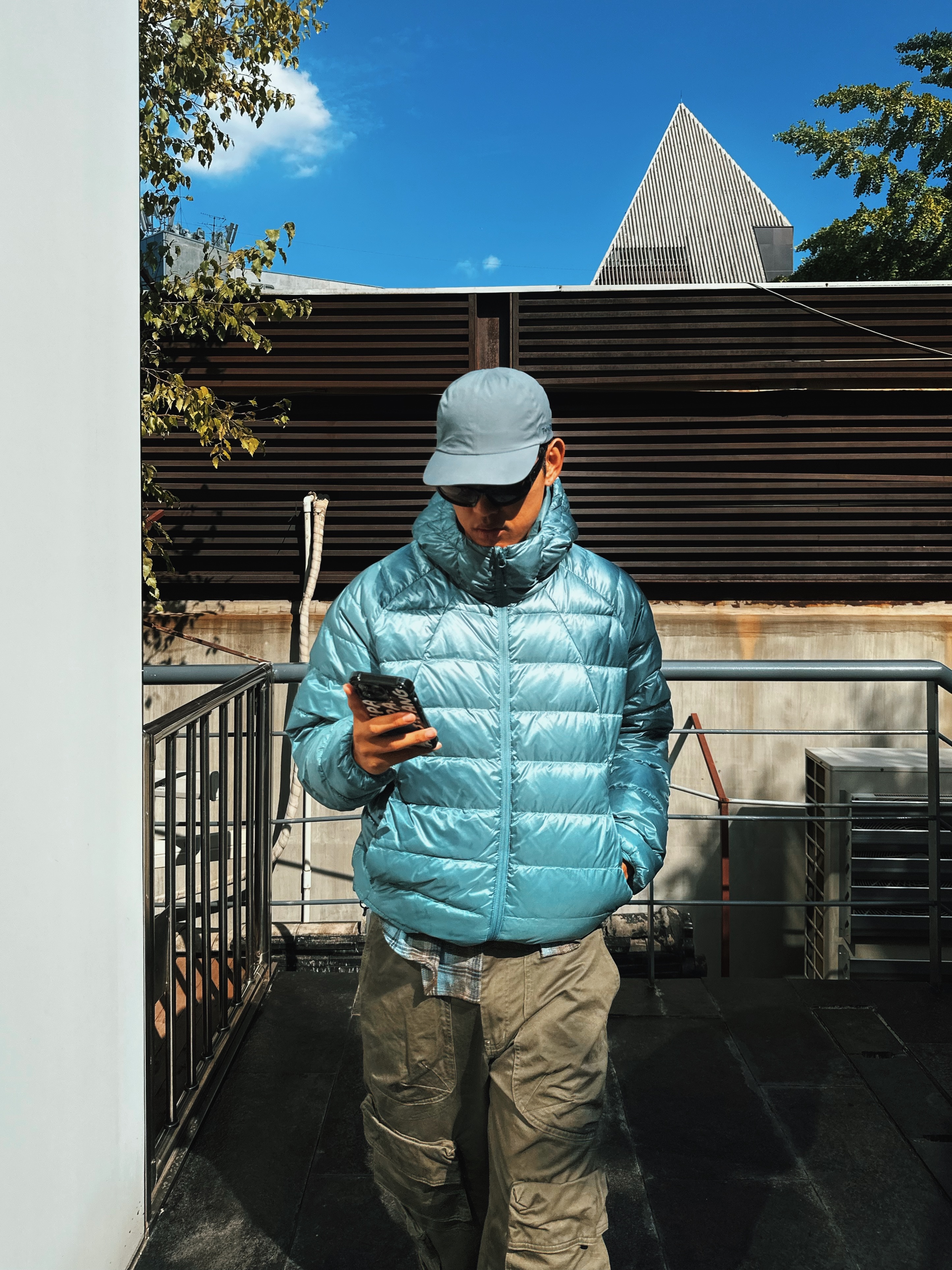 Musinsa Standard Iron Light Down Jacket Grey Blue 착용 스타일 - 3