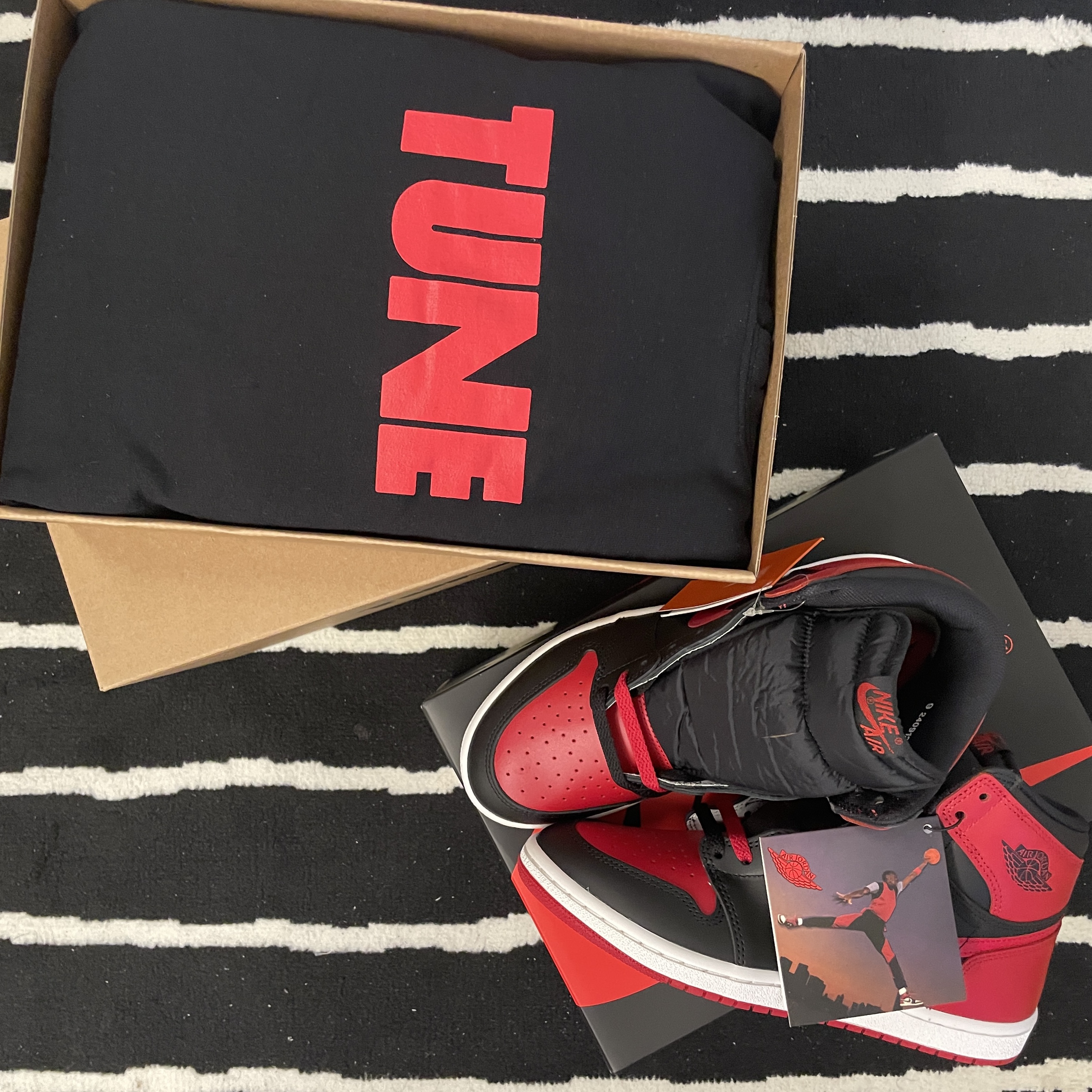 Jordan 1 x Tune High 85 Bred (Special Package) 착용 스타일 - 1