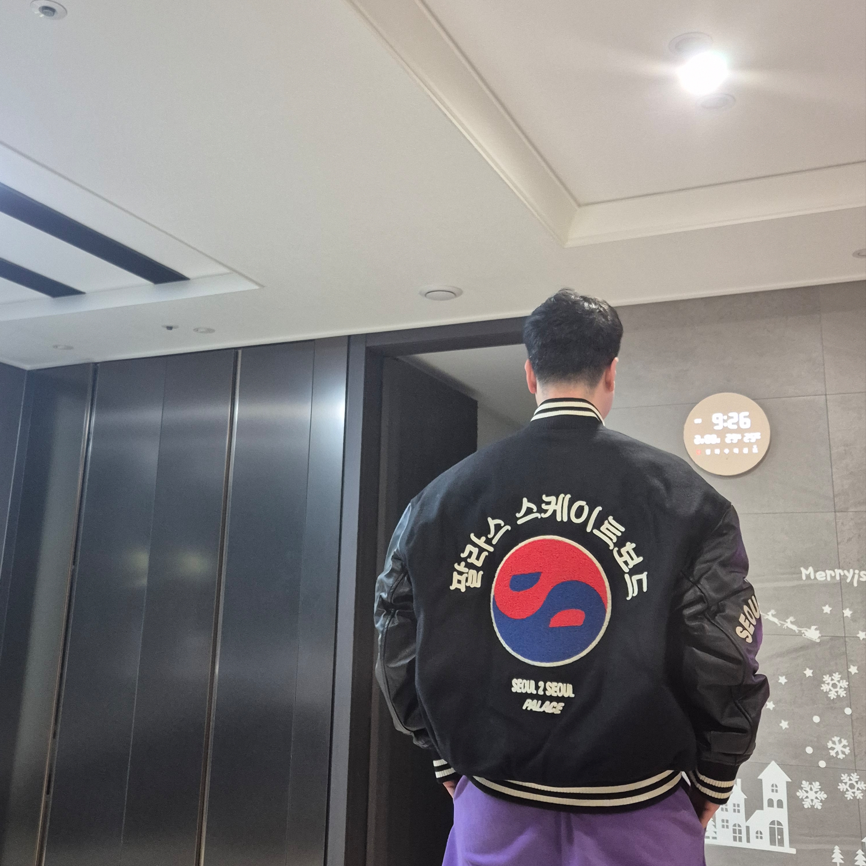 Palace Seoul 2 Seoul Varsity Jacket Black - 25SS, Palace Seoul 2 Seoul 6-Panel Cap Black - 25SS 착용 스타일 - 8