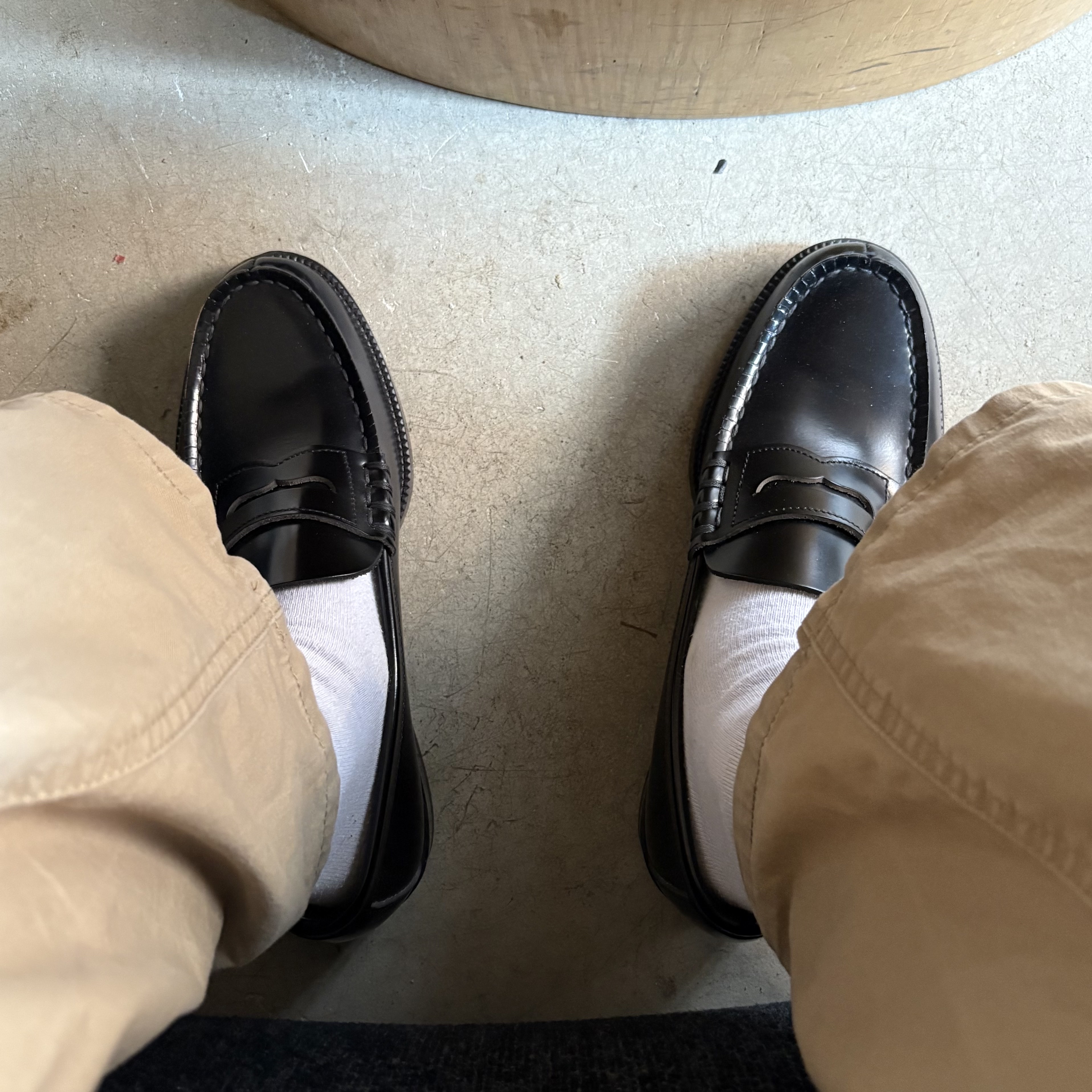 Supreme World Famous Jacquard Track Jacket Black - 22FW, Haruta HS-906 Penny Loafer Black 착용 스타일 - 2