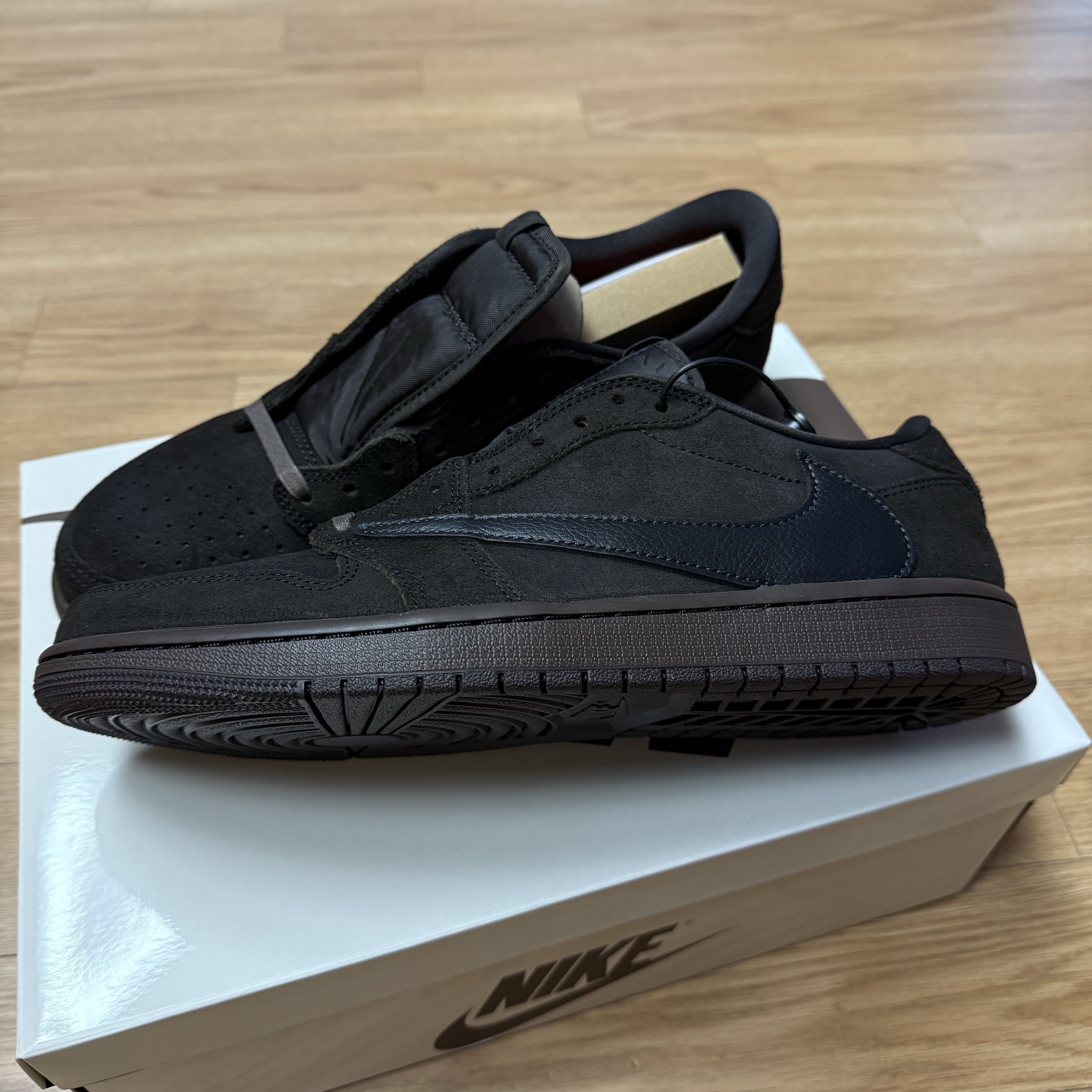 Jordan 1 x Travis Scott Retro Low OG SP Velvet Brown and Dark Mocha 착용 스타일