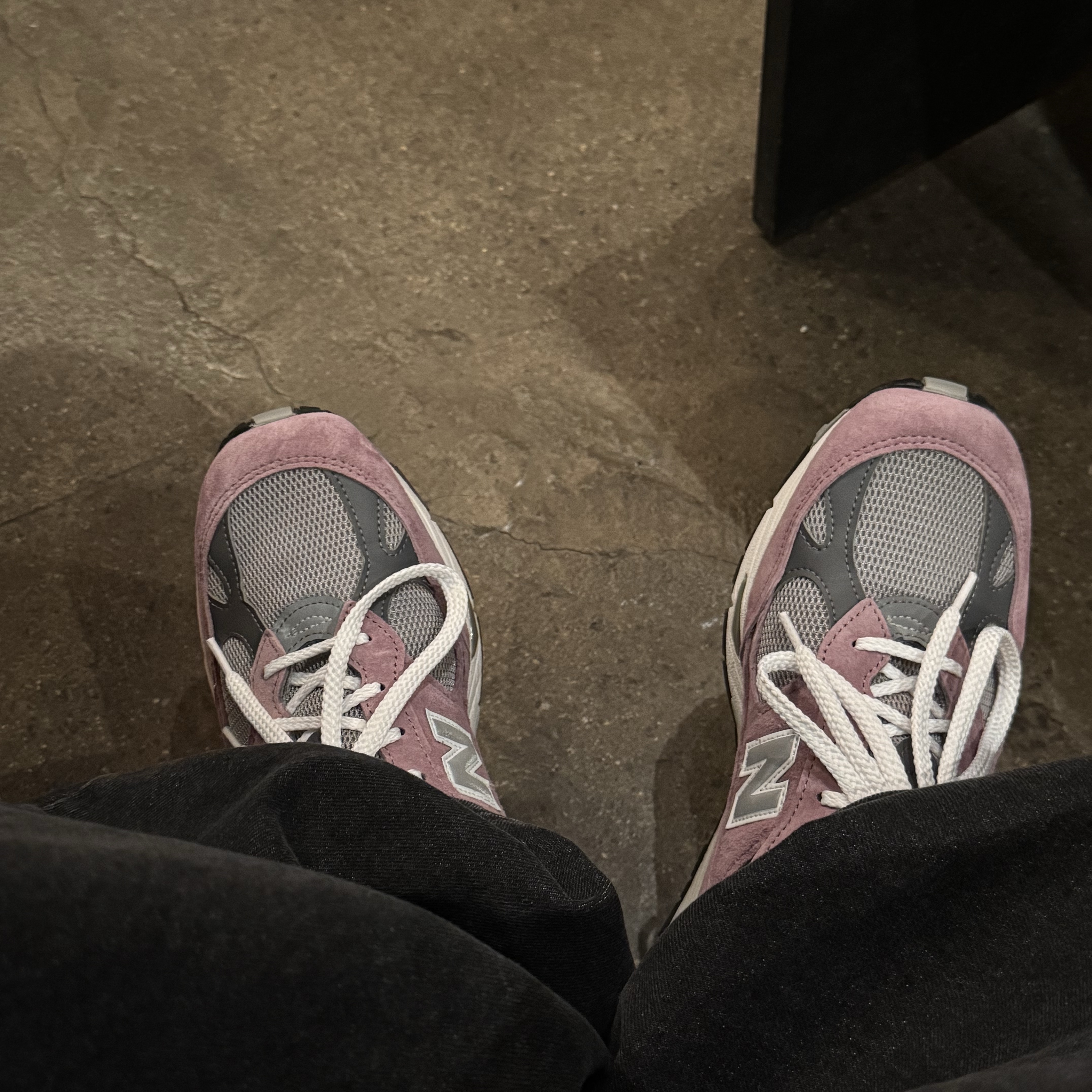 New Balance 991 Made in UK Pink Grey 착용 스타일