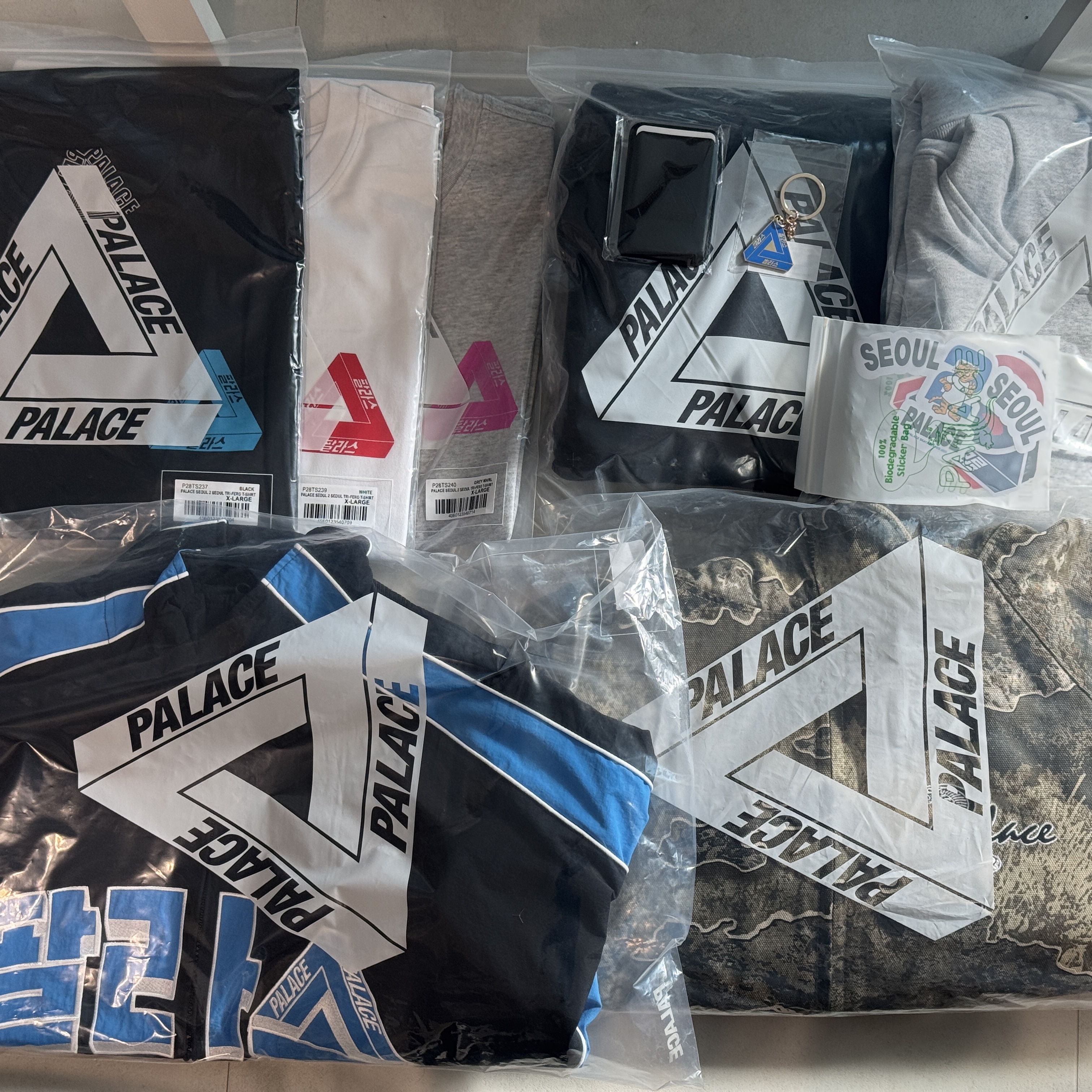 Palace Seoul 2 Seoul Track Jacket Black Blue - 25SS 착용 스타일