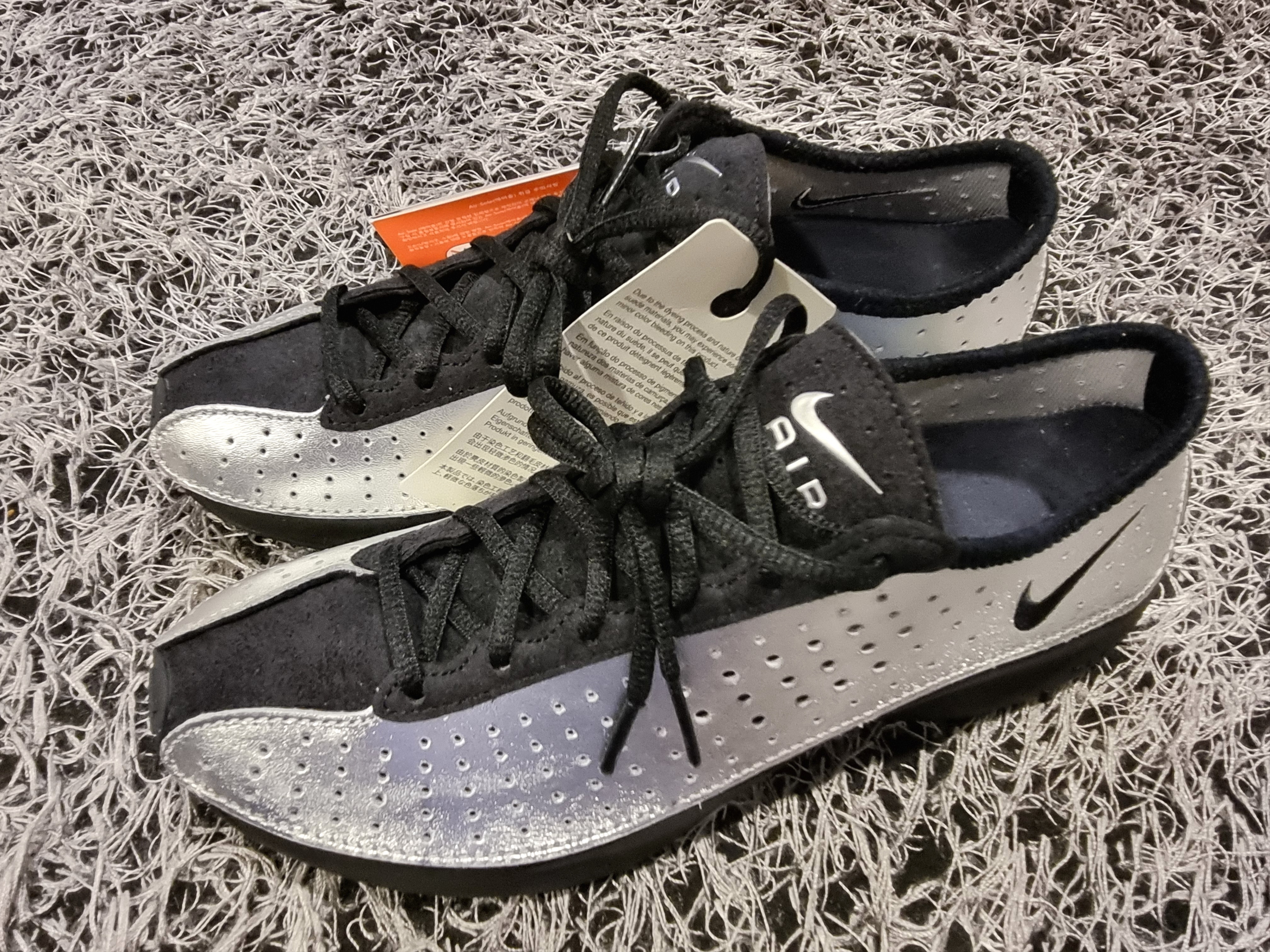 (W) Nike Air Superfly Metallic Silver and Black 착용 스타일 - 1