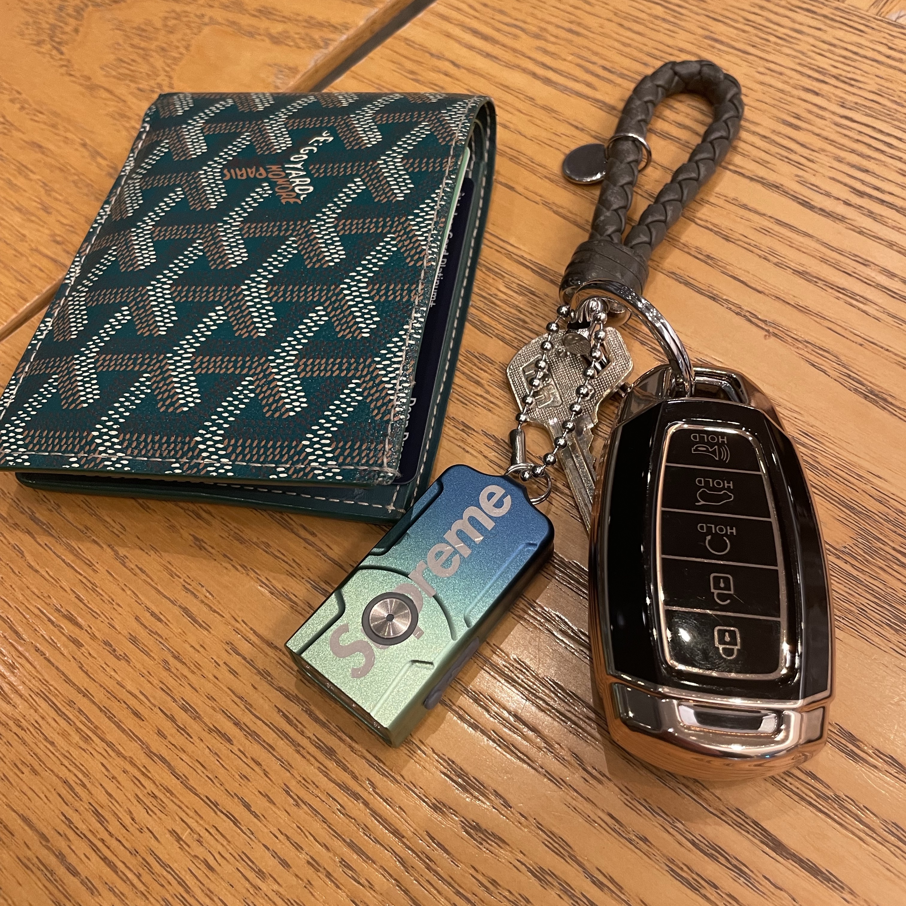 Supreme x Fenix E03R Flashlight Keychain Multicolor - 24FW 착용 스타일 - 2