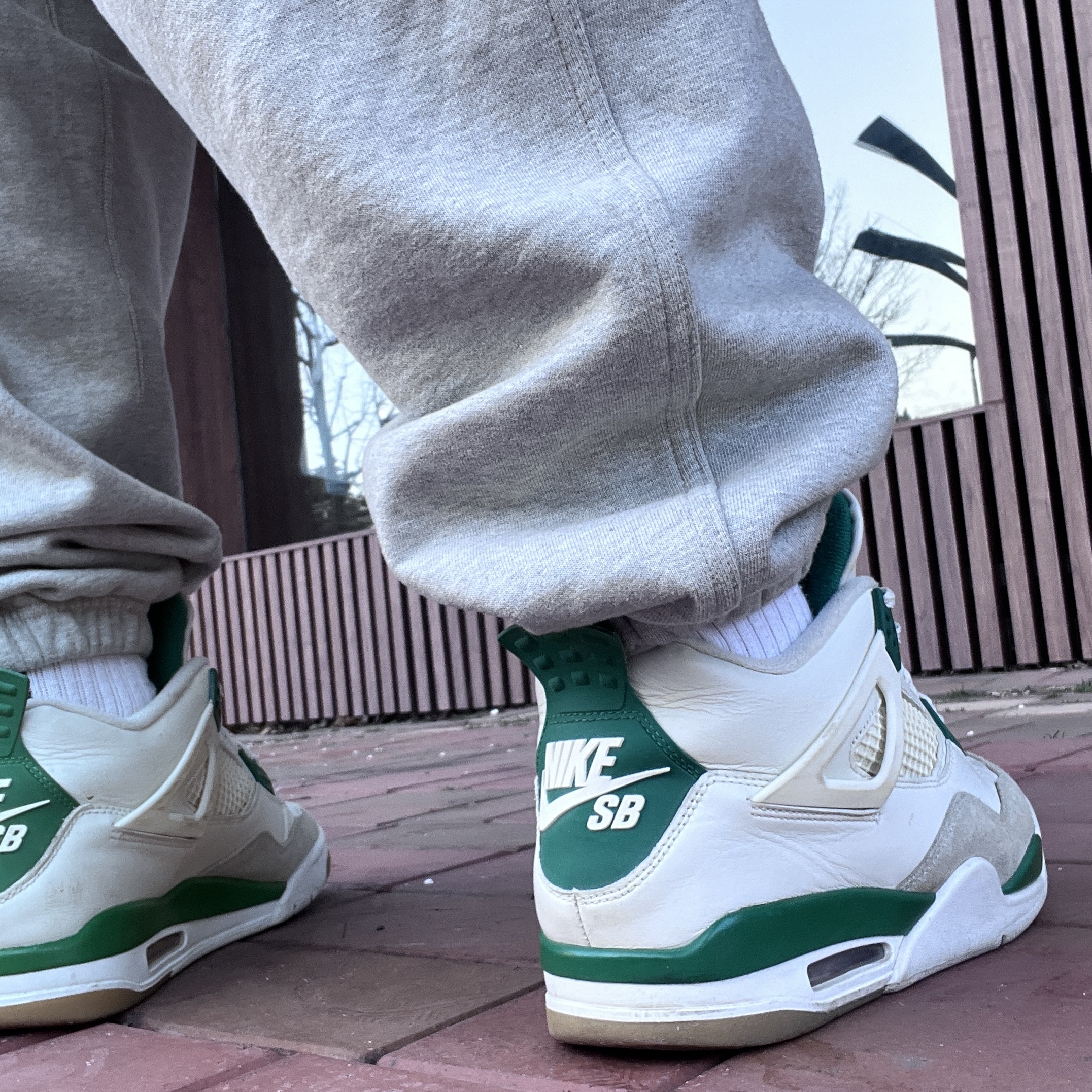 Jordan 4 x Nike SB Retro SP Pine Green 착용 스타일 - 3