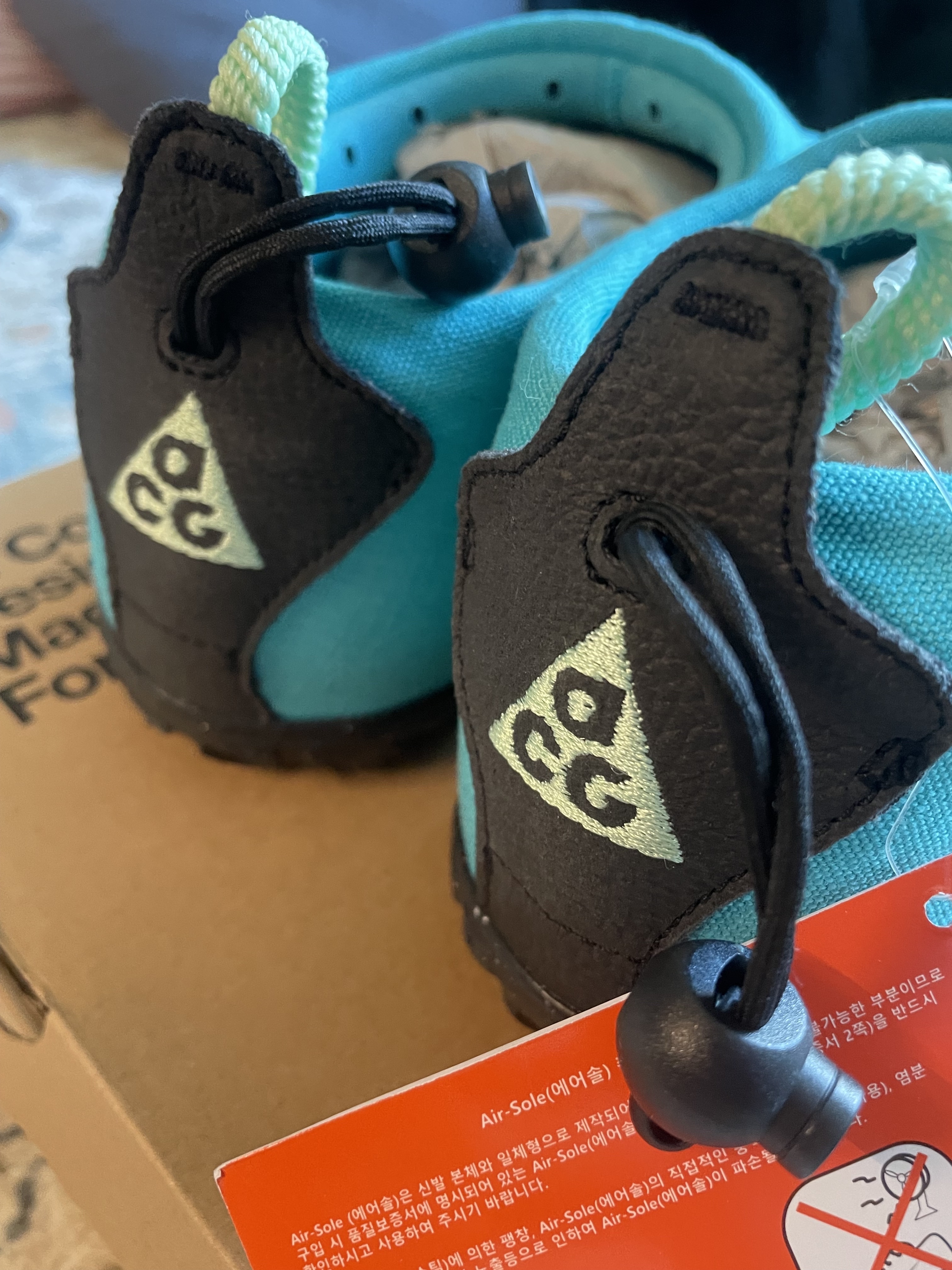 Nike ACG Moc Dusty Cactus Black 착용 스타일 - 4