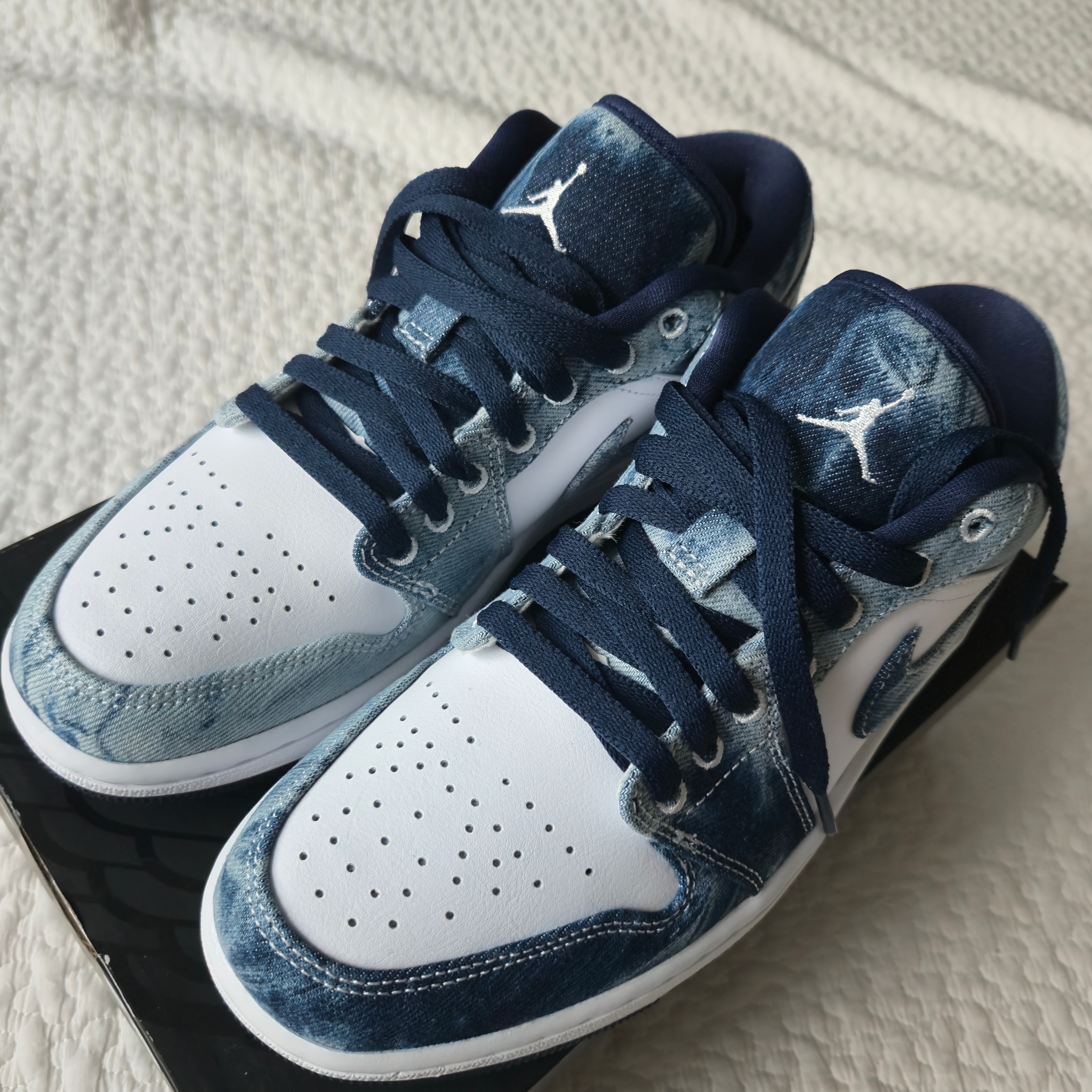 Jordan 1 Low SE Washed Denim 착용 스타일