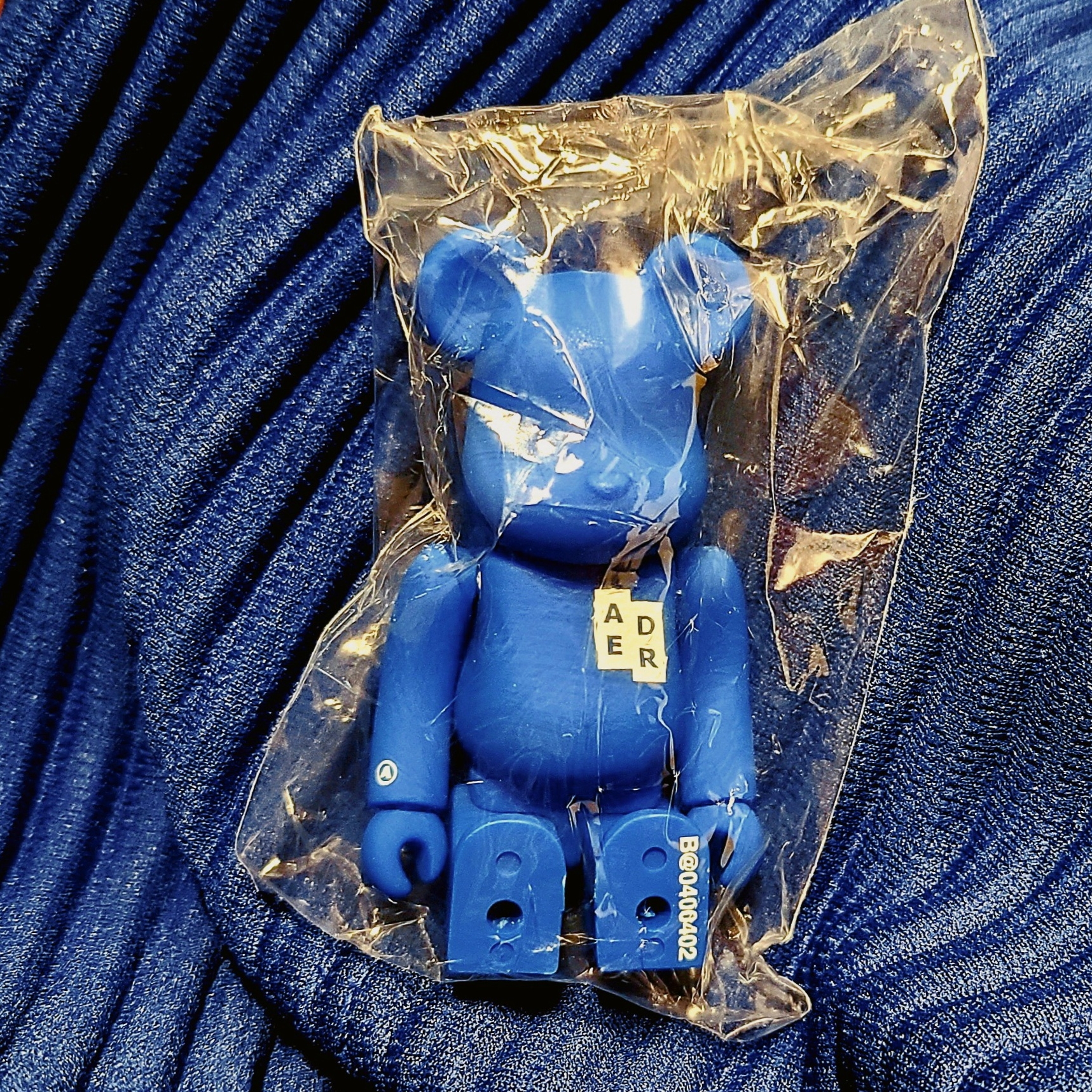 Bearbrick Series 40 Sealed Case 100% (24 Blind Boxes), Human Made Big Bandana #2 Navy 착용 스타일 - 1
