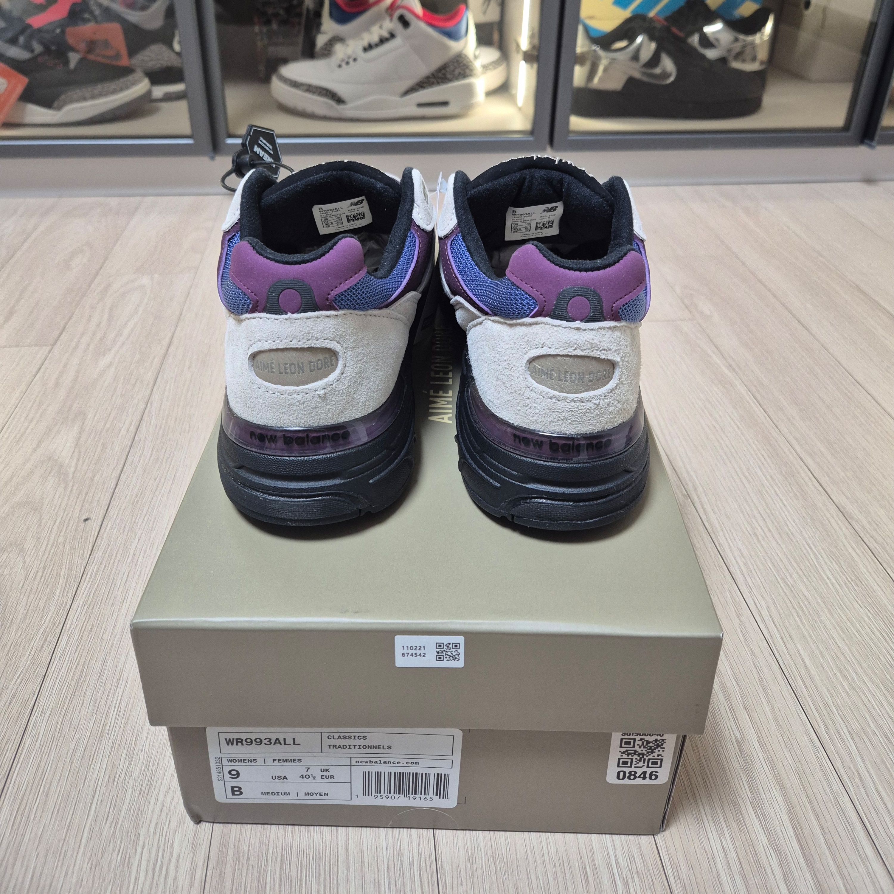 (W) New Balance x Aime Leon Dore 993 Made in USA Taupe 착용 스타일 - 2