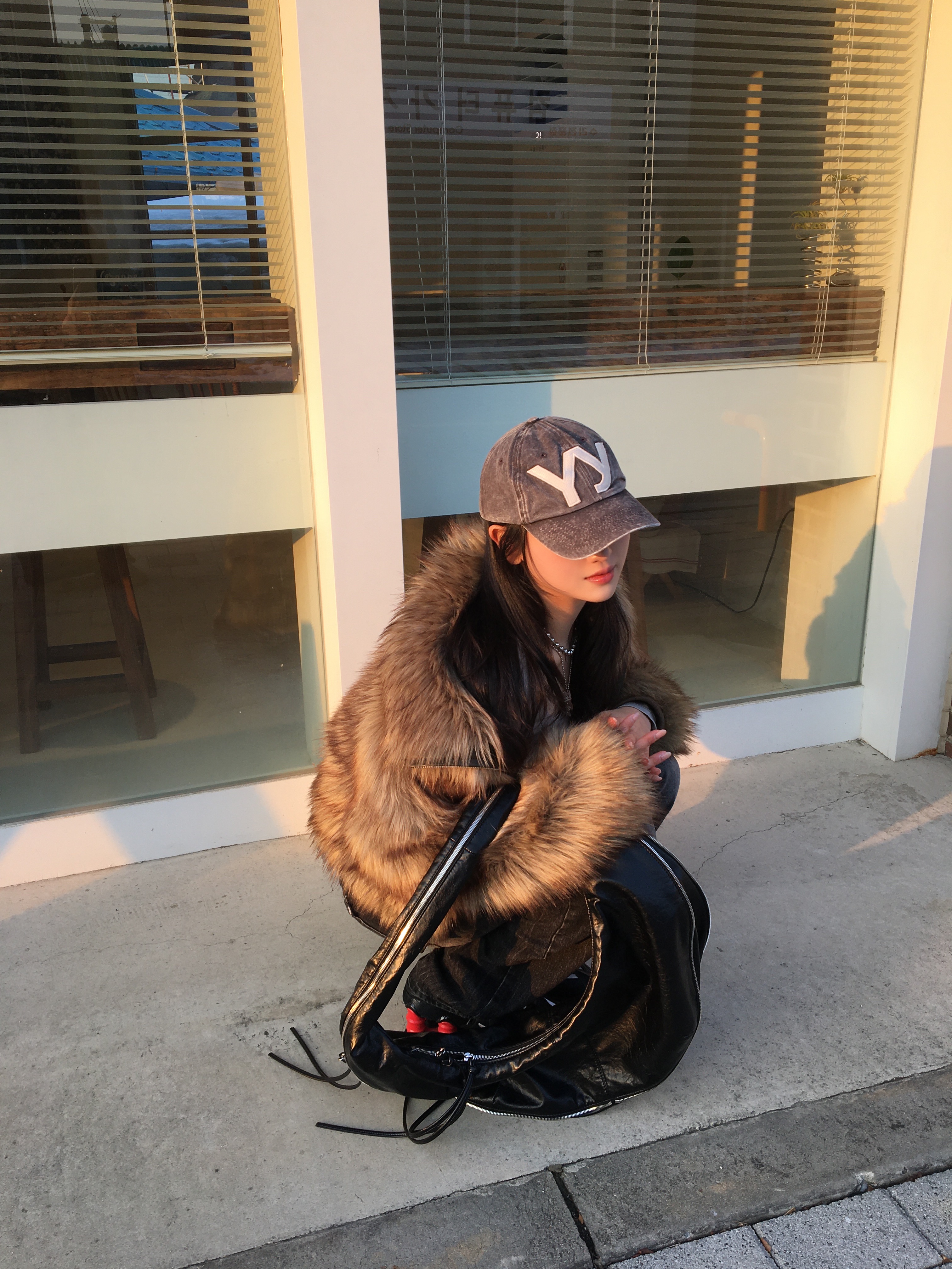 Open Yy Cotton Ball Cap Brown, Nike x Martine Rose Shox MR4 Black 착용 스타일 - 1