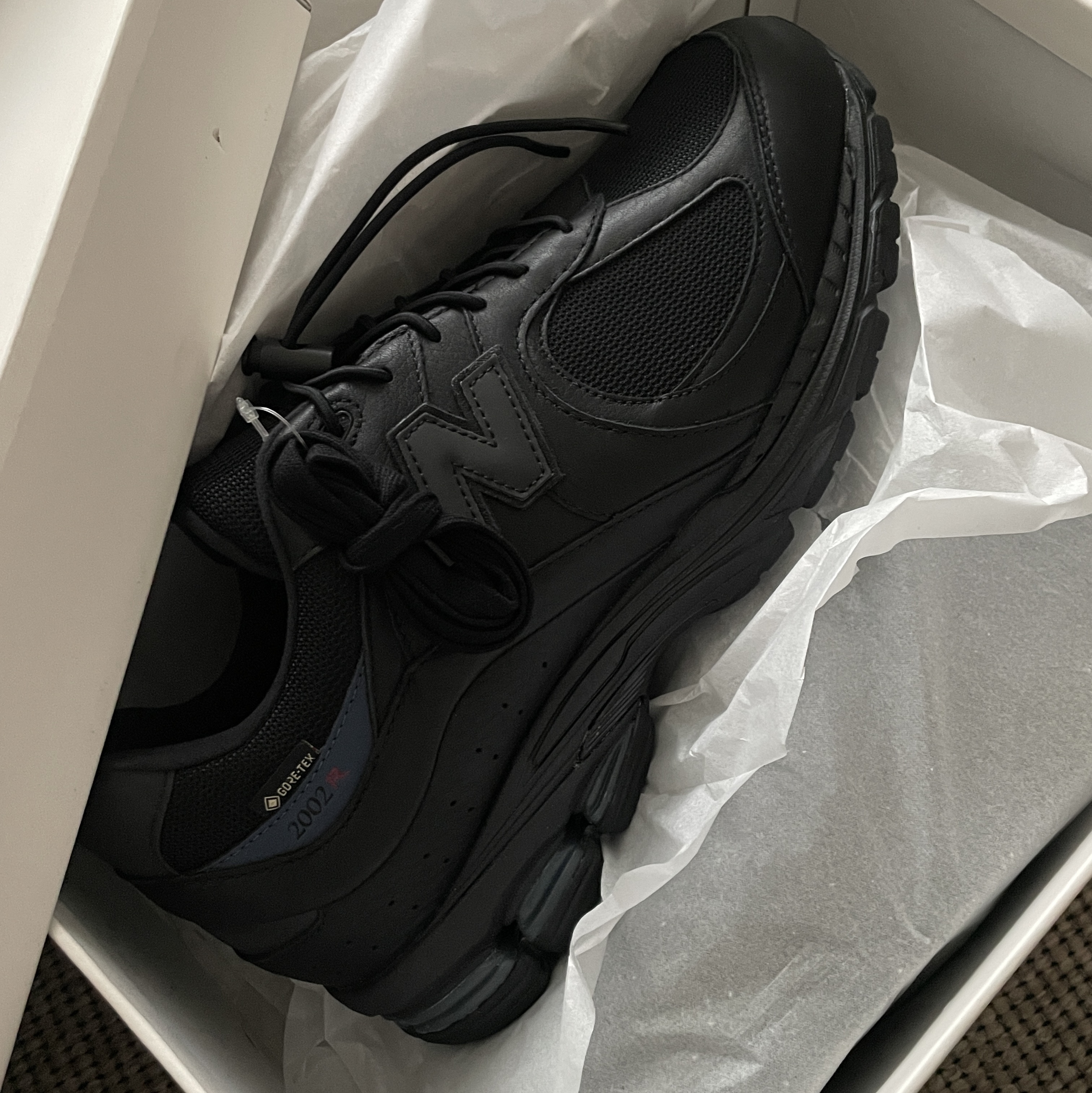 New Balance x JJJJound 2002R Leather Gore-Tex Black Storm 착용 스타일