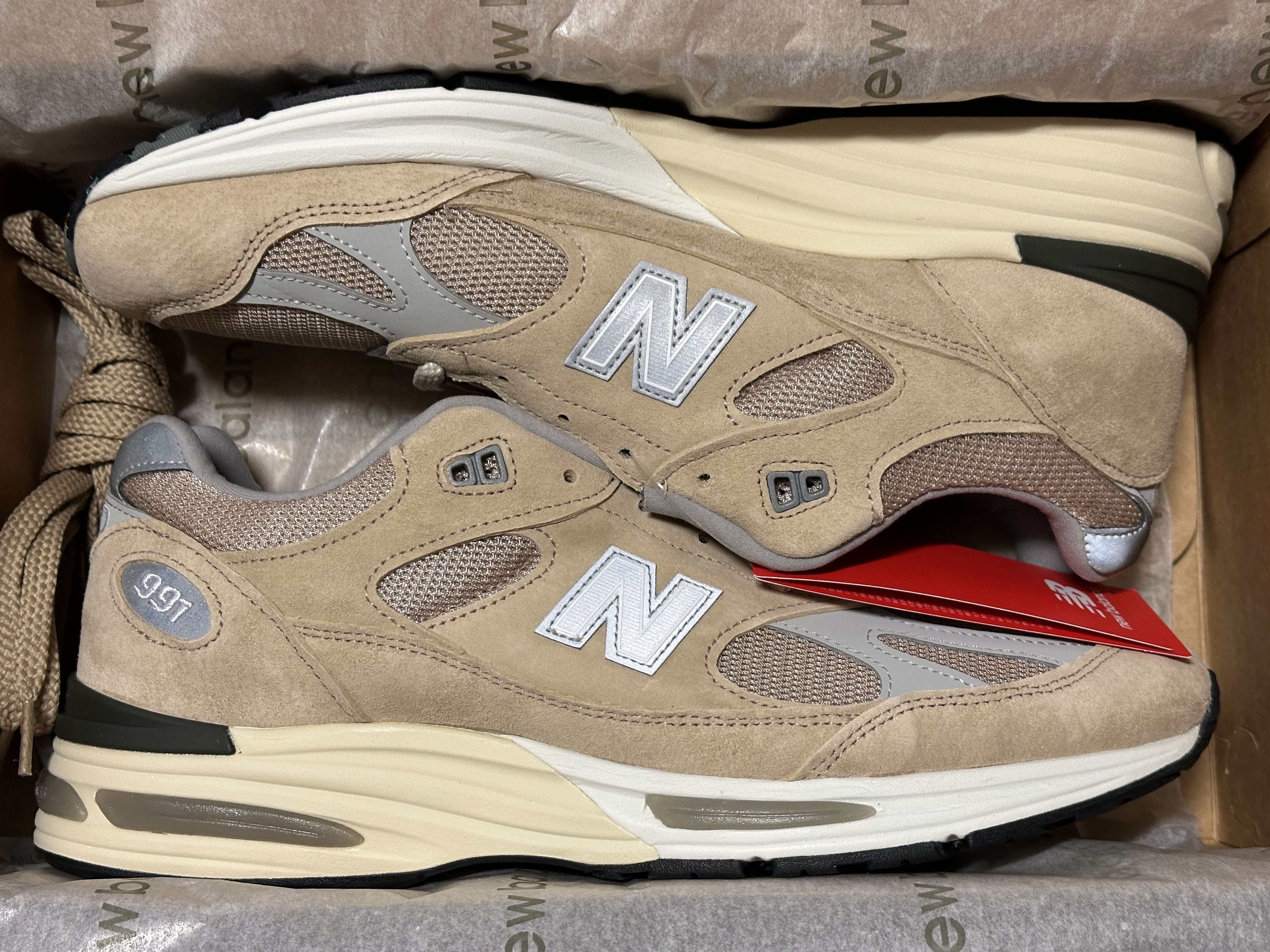 New Balance 991v2 Made in UK Cuban Sand Harbor Mist 착용 스타일 - 2