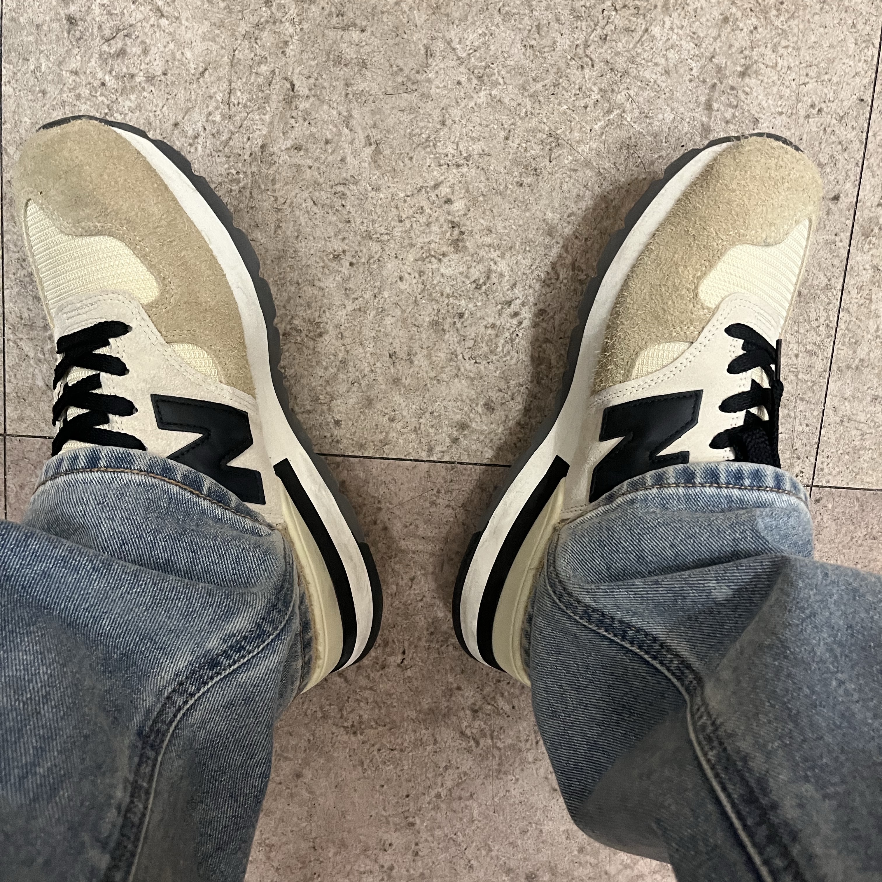 New Balance 990v1 Made in USA Incense Macadamia Nut 착용 스타일 - 2