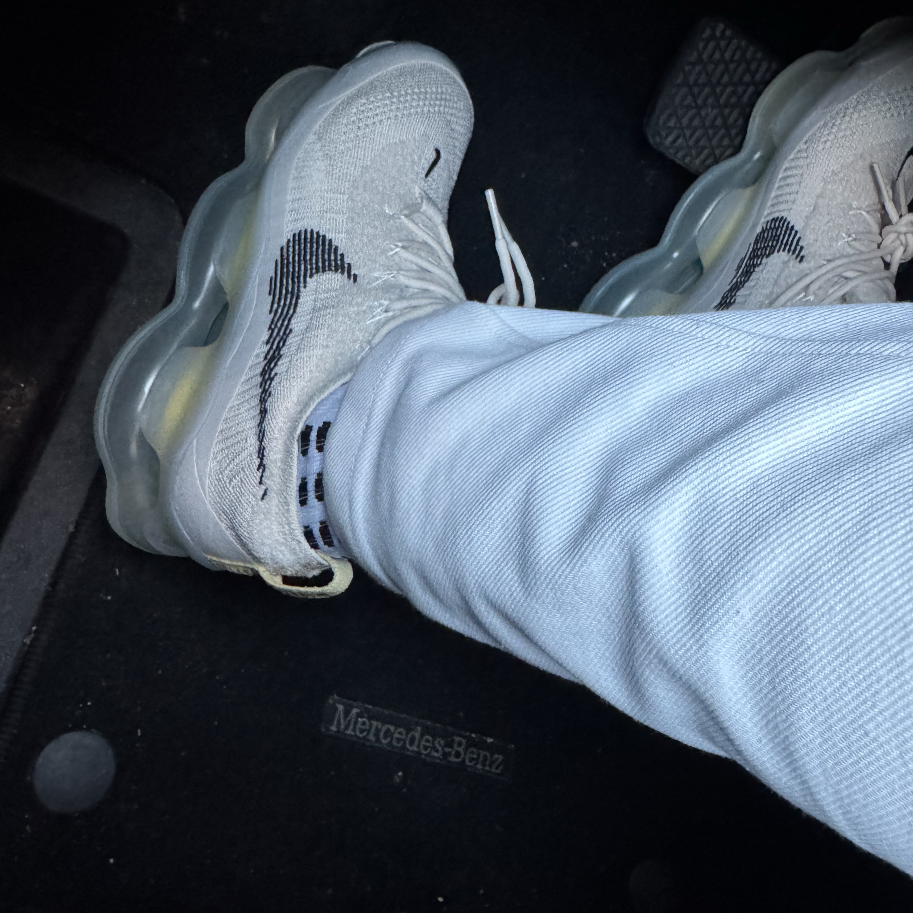 Nike Air Max Scorpion Flyknit Lemon Wash 착용 스타일