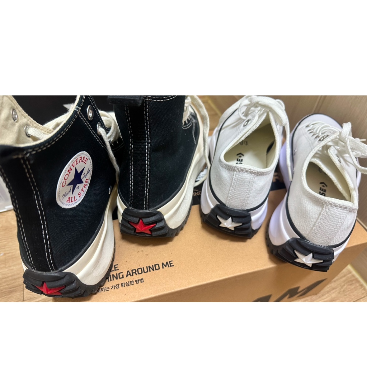 Converse Run Star Hike Low White, Converse x JW Anderson Run Star Hike Hi Black 착용 스타일 - 2