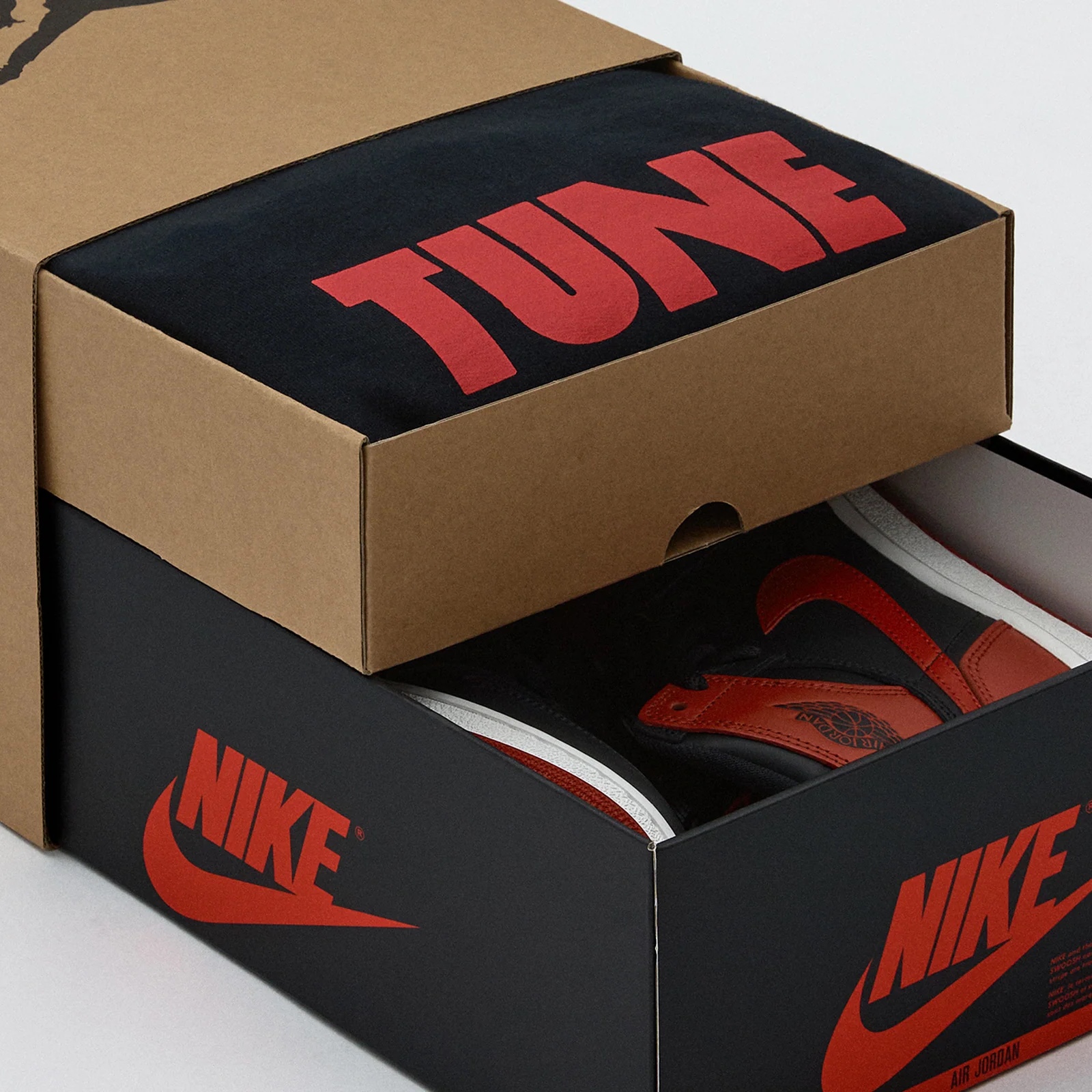 Jordan 1 High 85 Bred, Jordan 1 x Tune High 85 Bred (Special Package) 착용 스타일 - 3