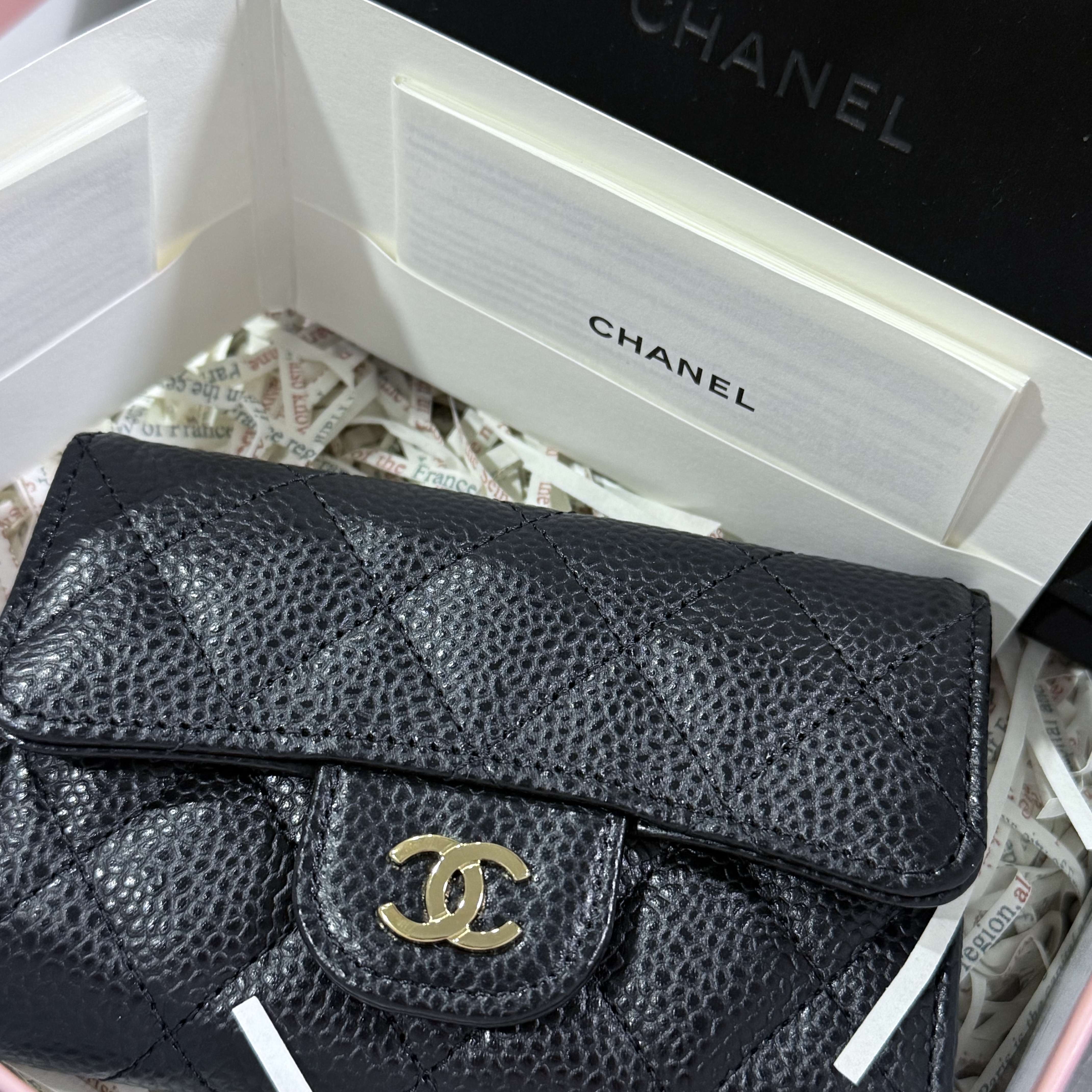 Chanel Classic Card Holder Grained Calfskin & Gold Black 착용 스타일