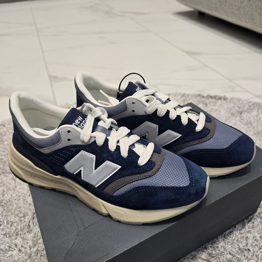 New Balance 997R Navy Arctic Grey 착용 스타일