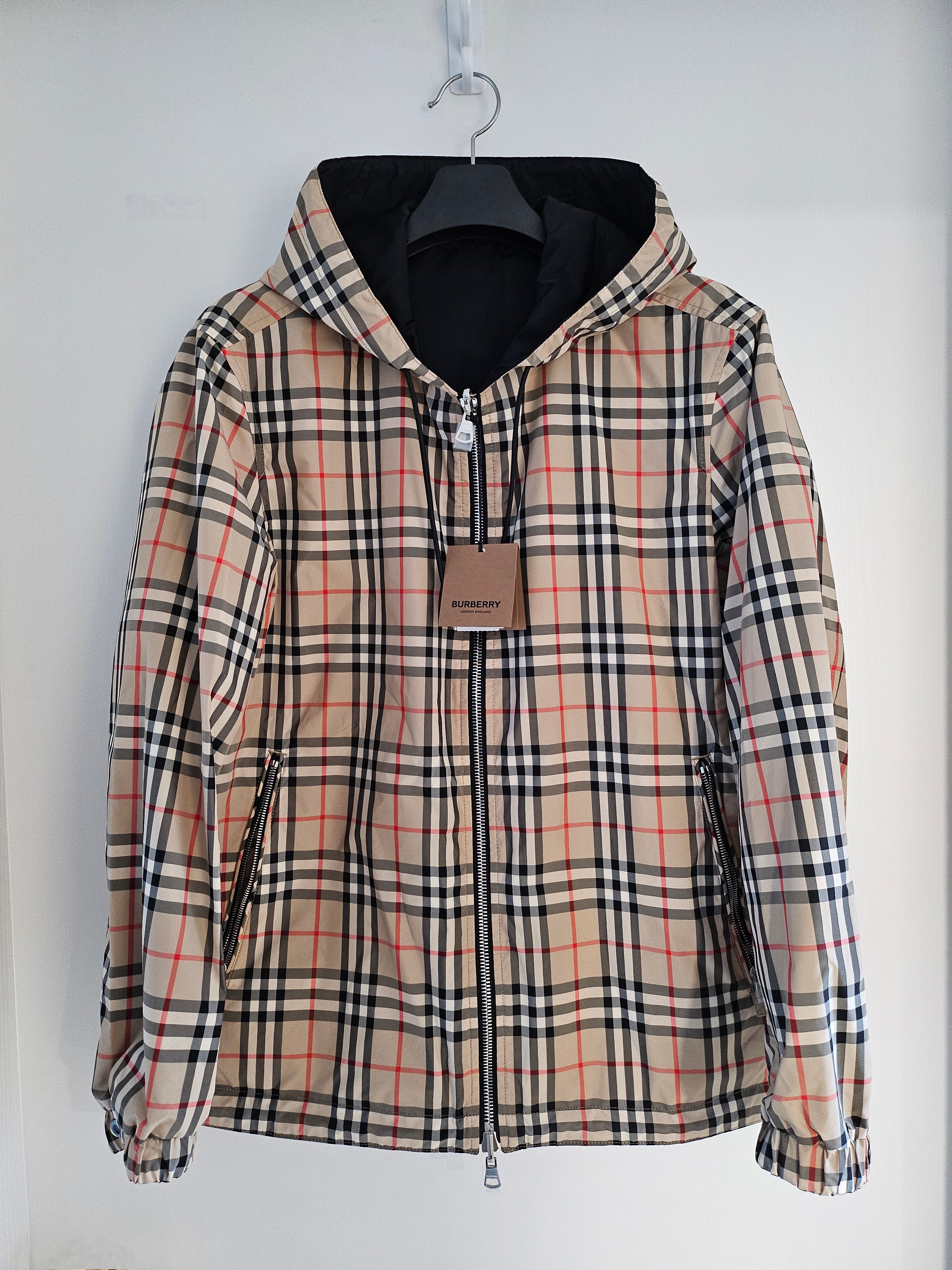 Burberry Reversible Vintage Check Hooded Jacket Archive Beige 착용 스타일 - 1
