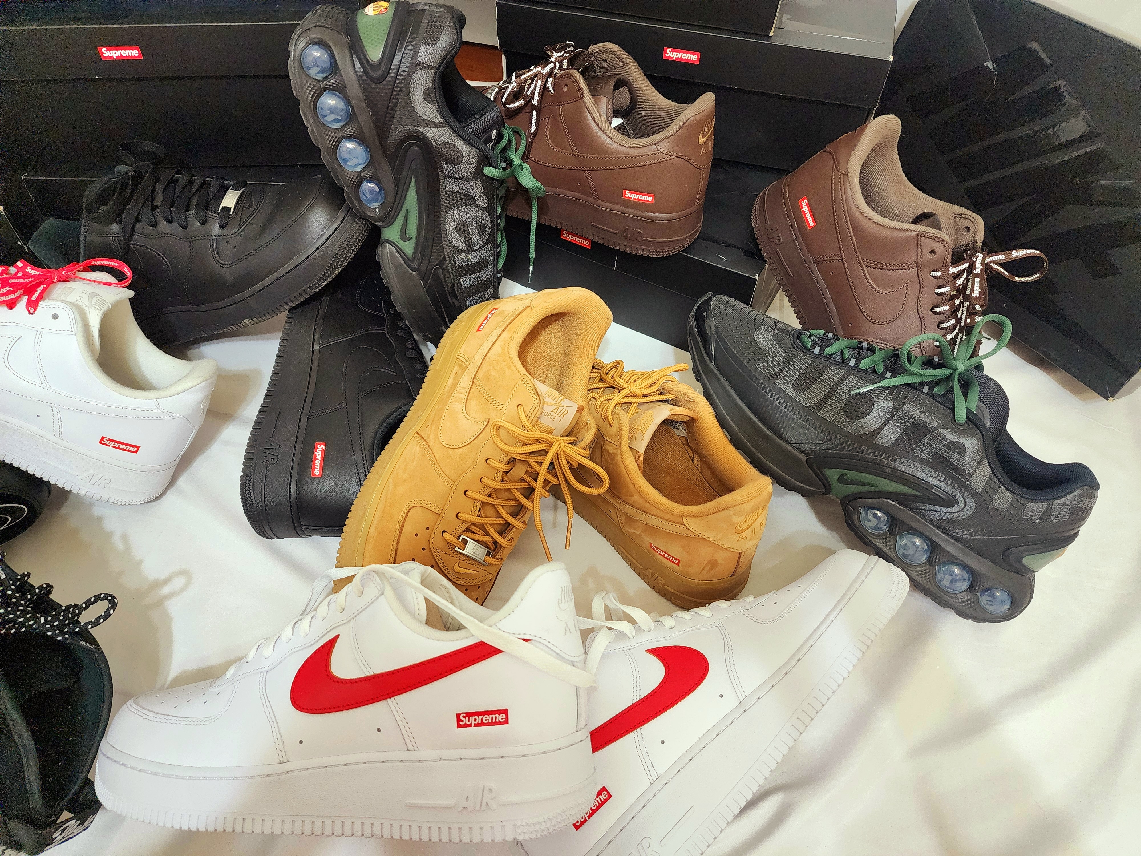 Nike x Supreme Air Force 1 Low White, Nike x Supreme Air Force 1 Low Black 착용 스타일 - 5