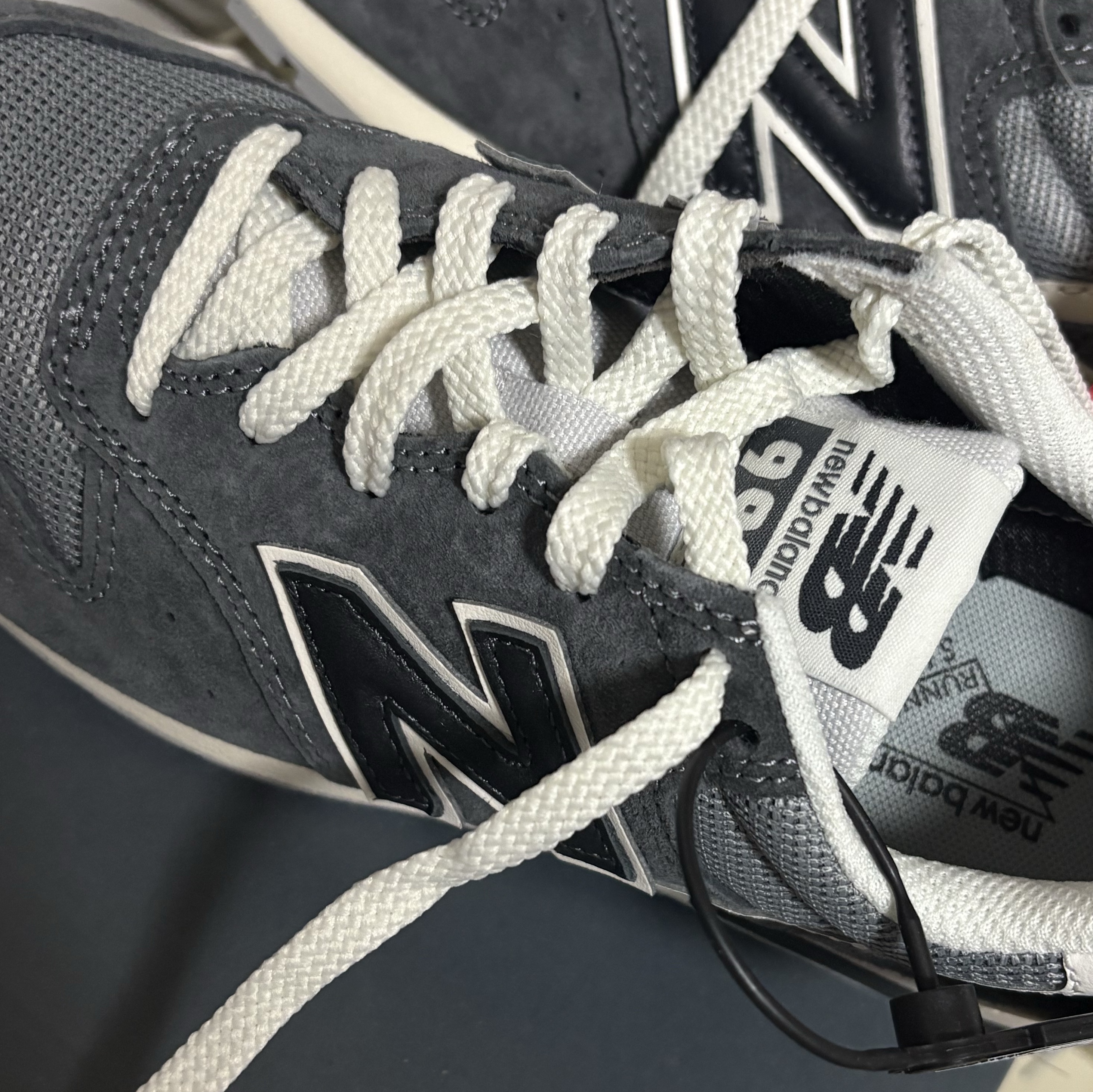 New Balance 996 Castlerock Shadow Grey 착용 스타일