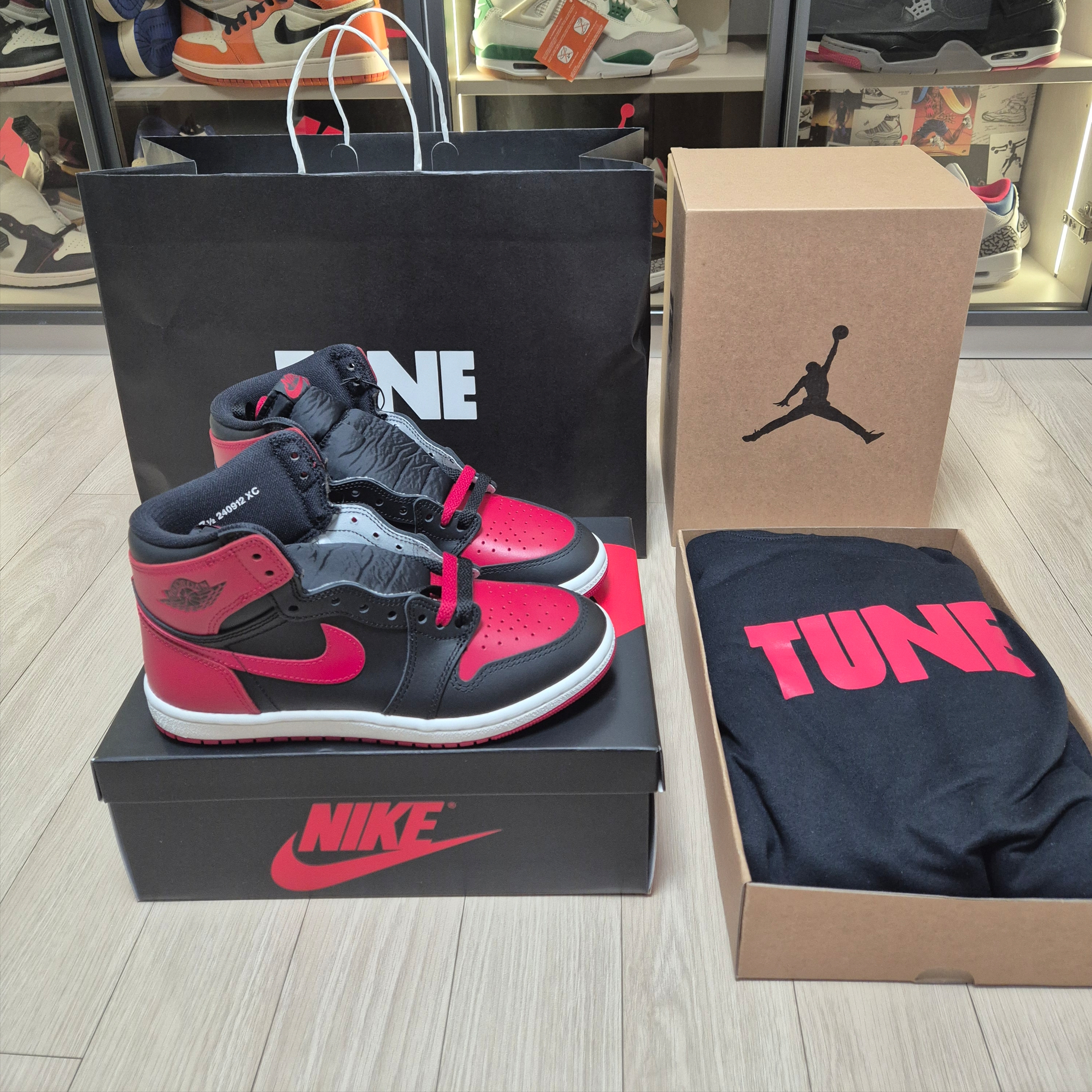 Jordan 1 x Tune High 85 Bred (Special Package) 착용 스타일 - 3