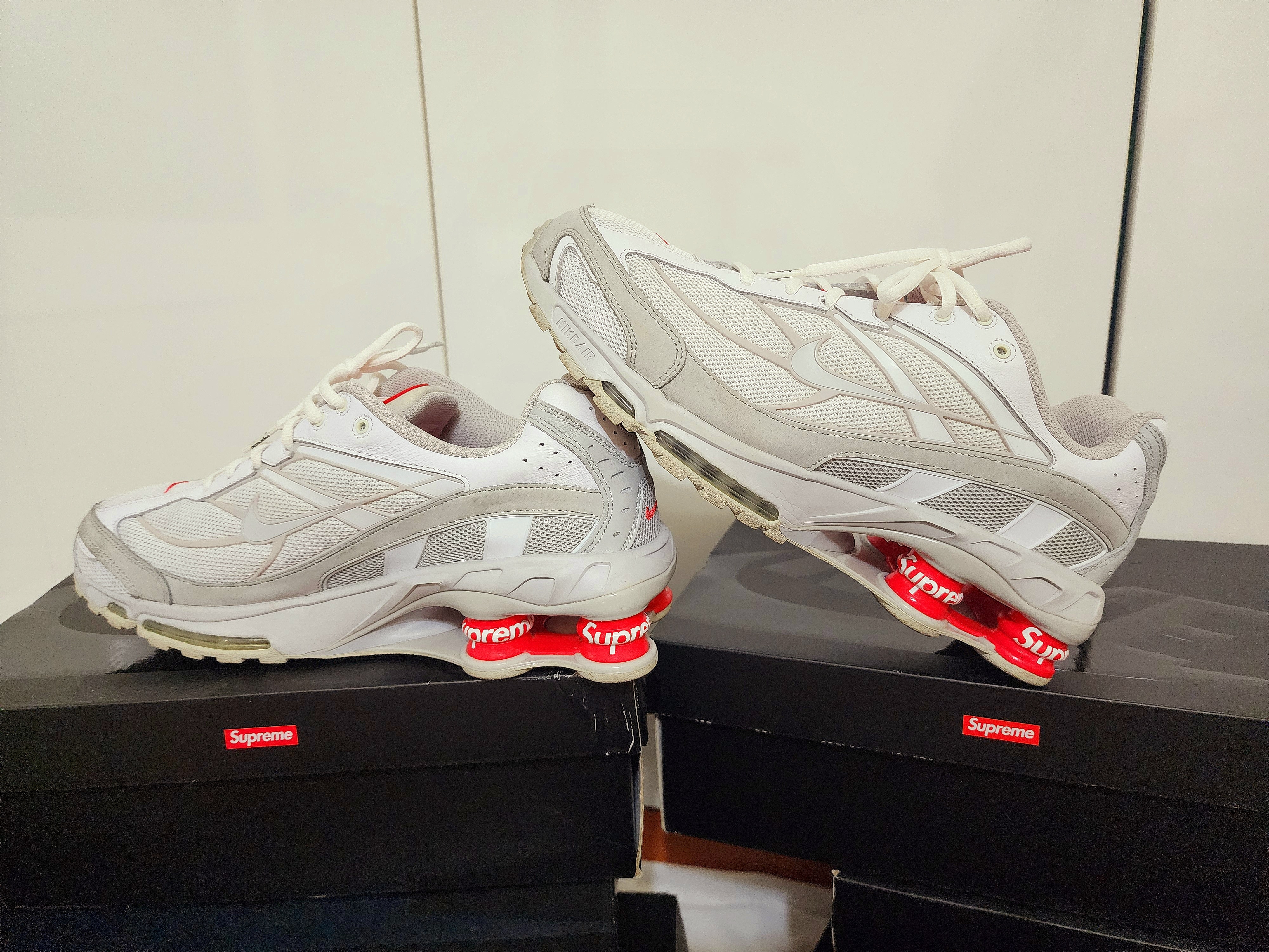 Nike x Supreme Air Force 1 Low White, Nike x Supreme Air Force 1 Low Black 착용 스타일 - 4
