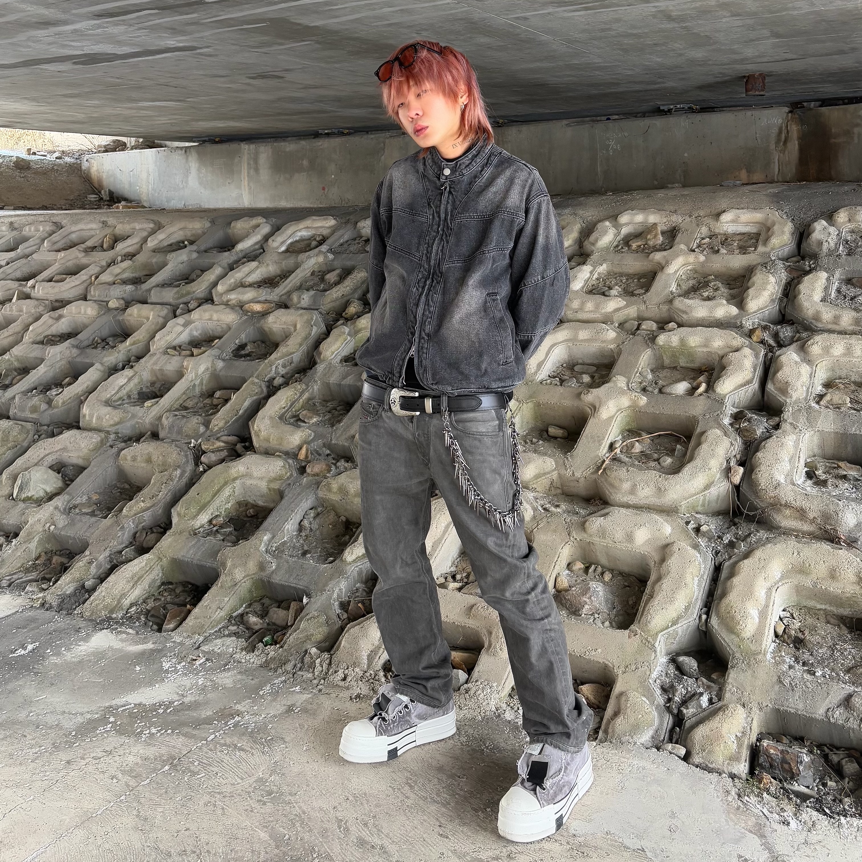 Converse x Drkshdw DBL Drkstar Overdye Chuck 70 Hi Concrete, Stussy SS Link Cowboy Belt Black 착용 스타일 - 1