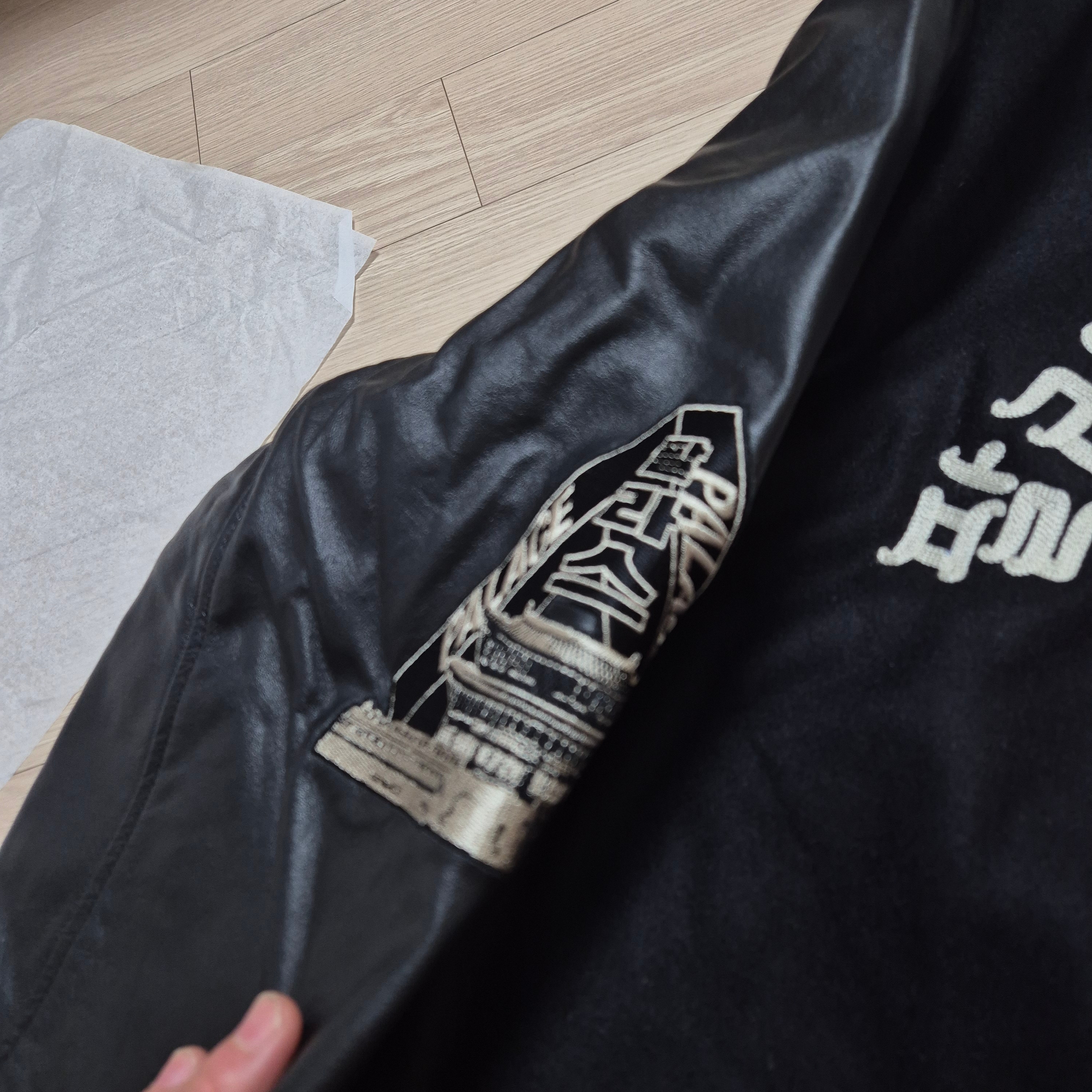 Palace Seoul 2 Seoul Varsity Jacket Black - 25SS, Palace Seoul 2 Seoul 6-Panel Cap Black - 25SS 착용 스타일 - 5