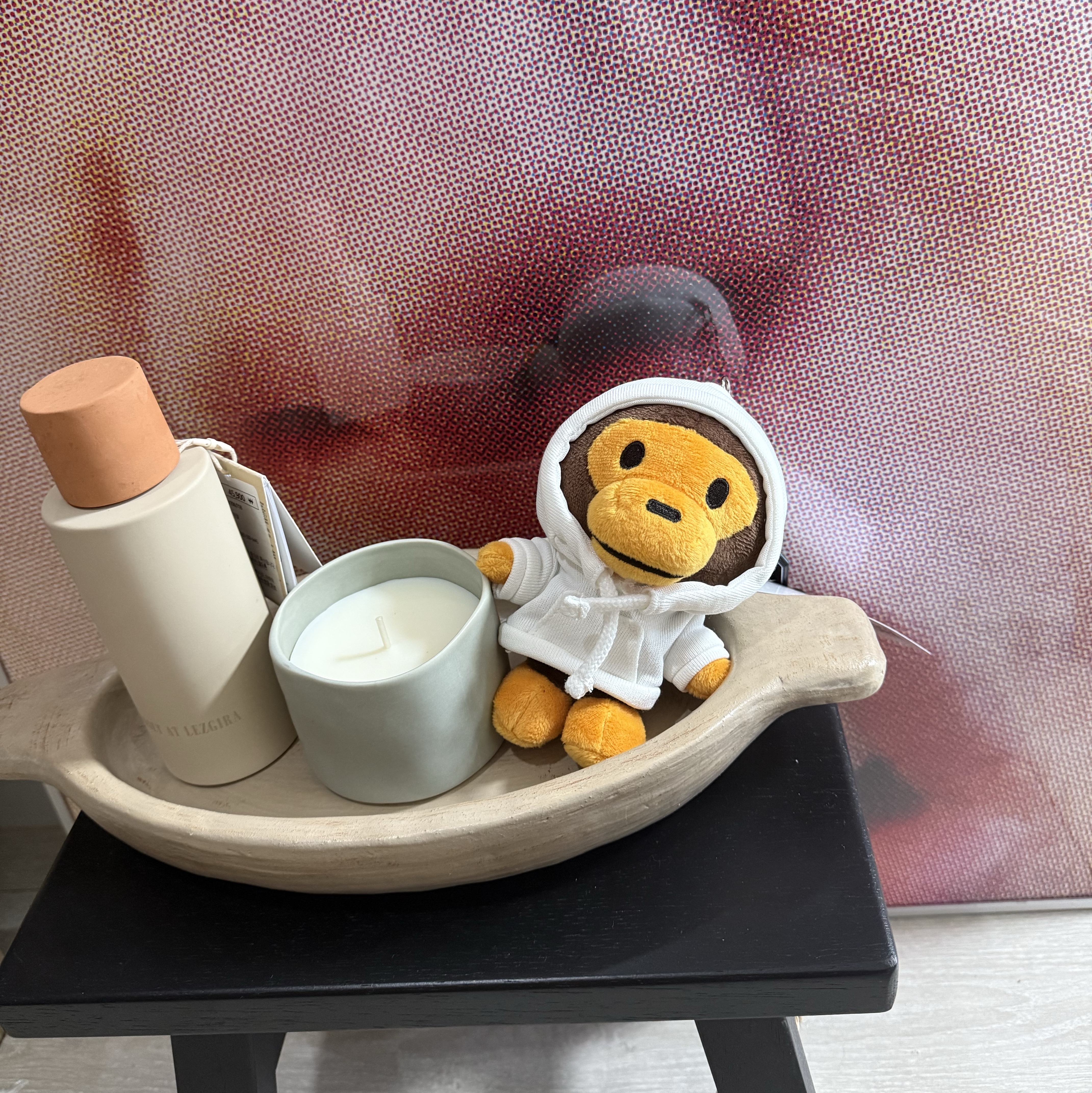 BAPE Baby Milo Plush Doll Keychain White 착용 스타일